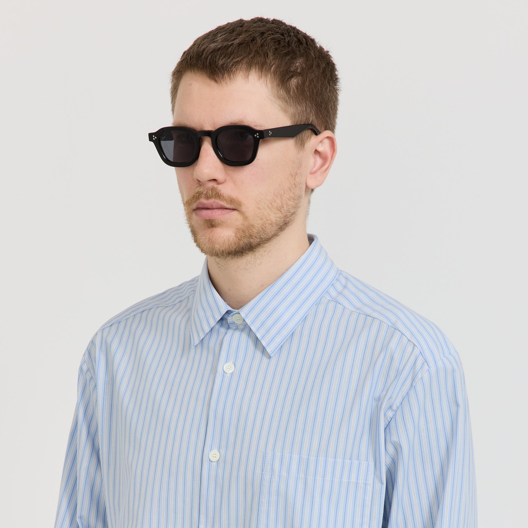 Akila | Logos Black/Black | Maplestore