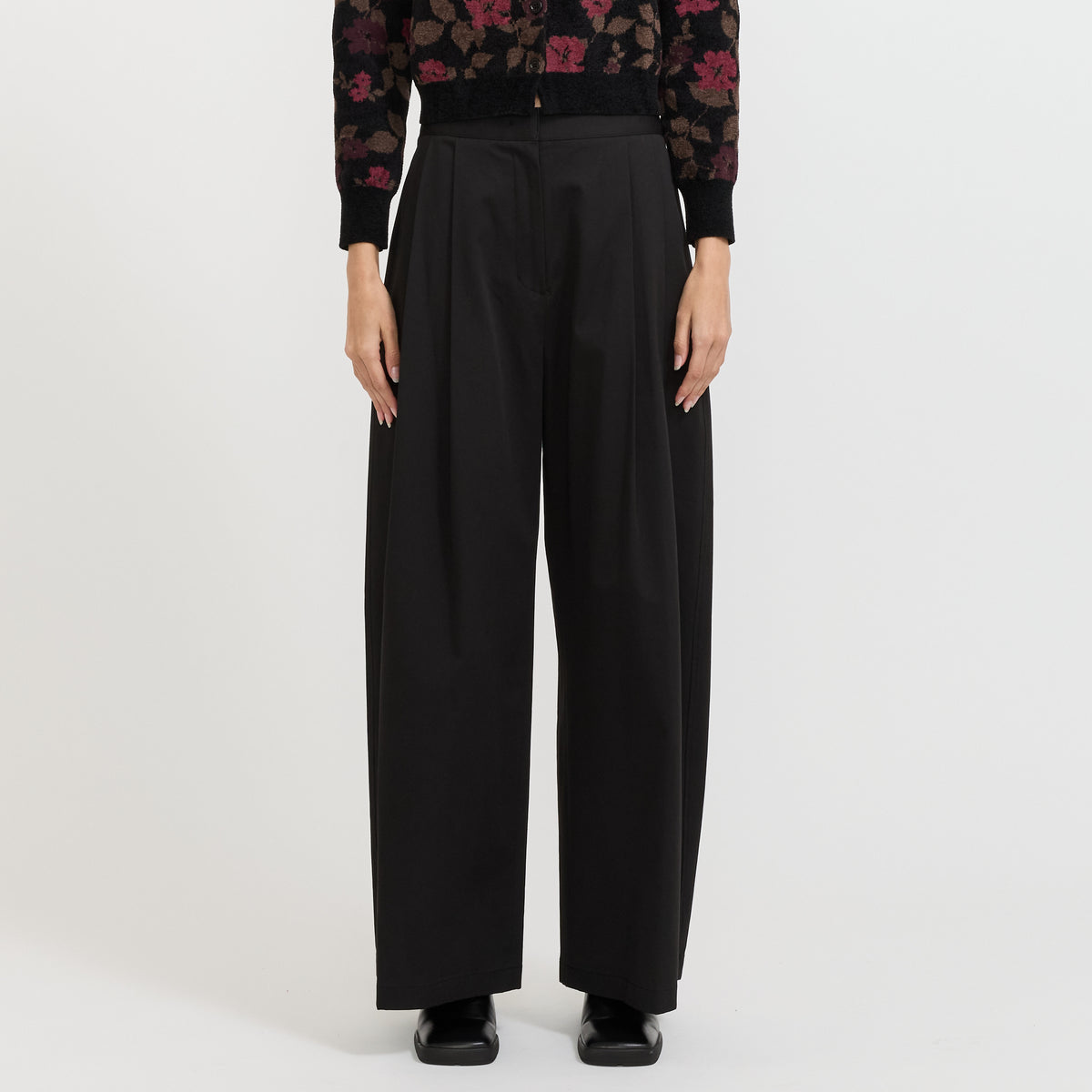 Two Tuck Wide Banding Pants Black