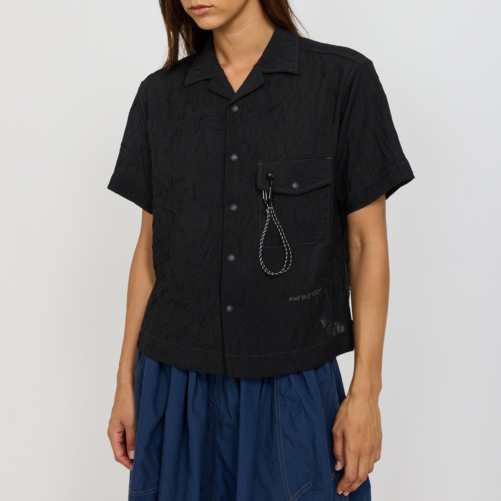 And Wander | Washer Pleated Open SS Shirt Black | Maplestore