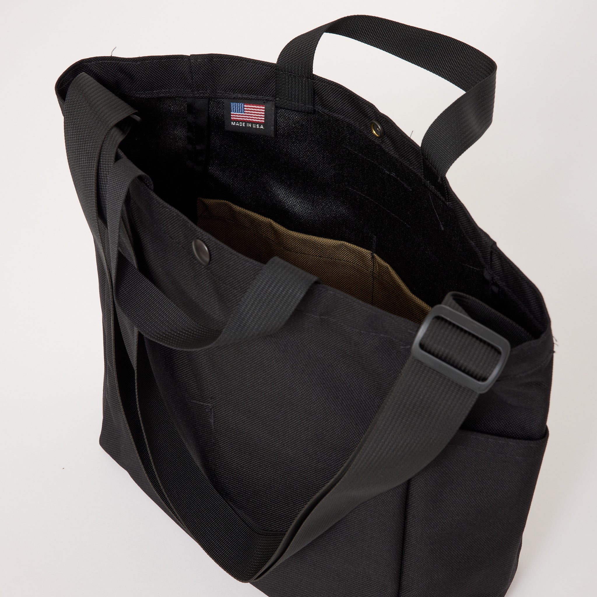 Bags In Progress | Multi-Pocket Bag Medium Black | Maplestore