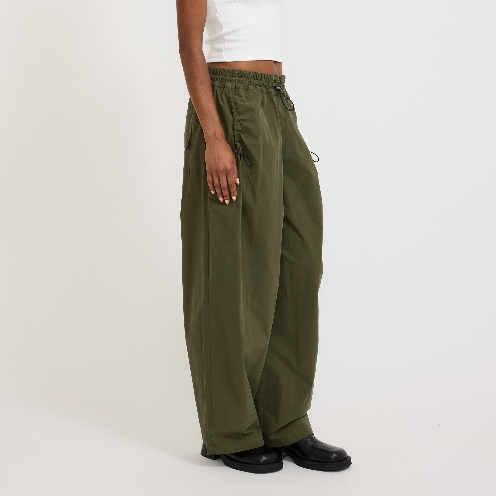 Bassike | Crushed Cotton Hiker Pant Khaki | Maplestore