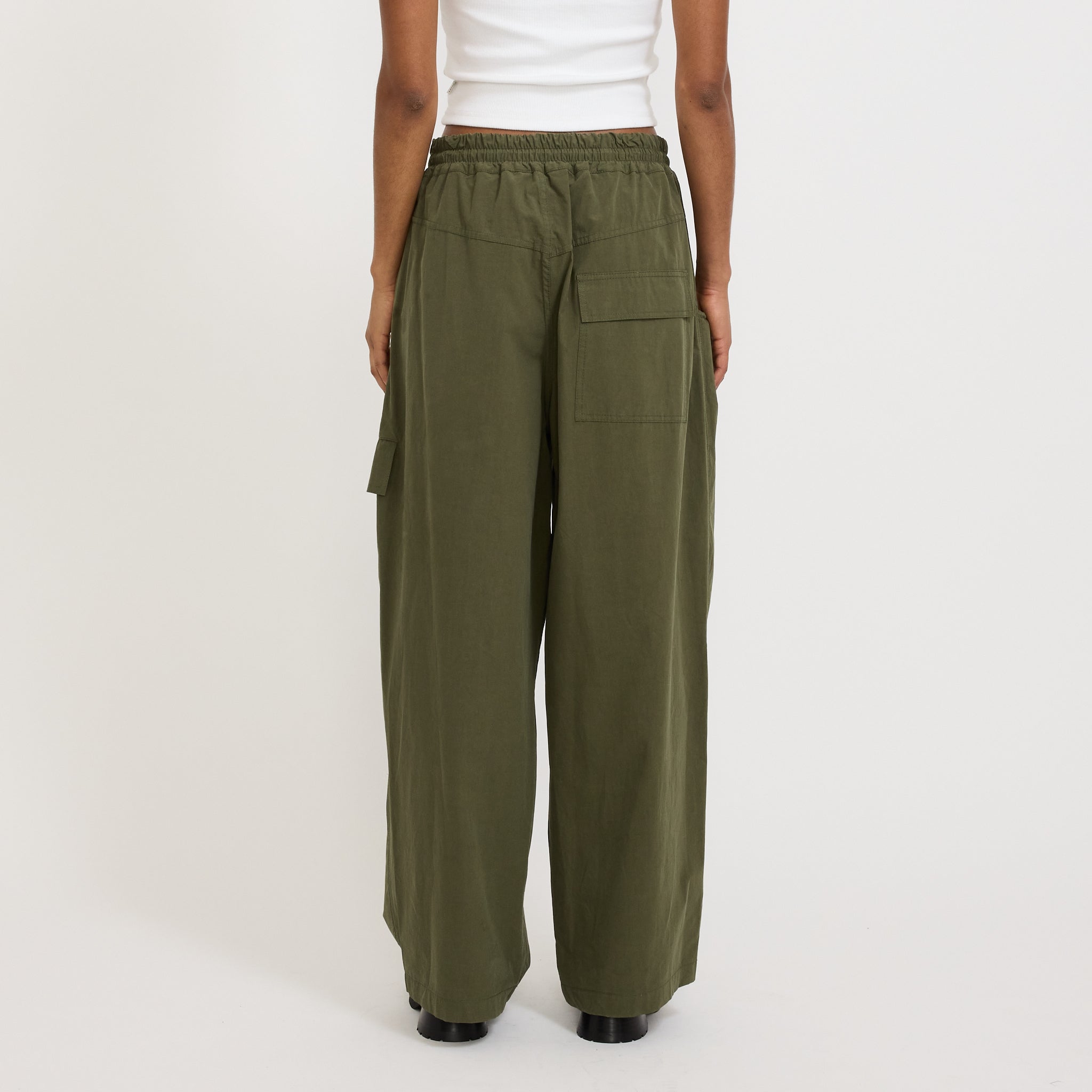 Bassike | Crushed Cotton Hiker Pant Khaki | Maplestore