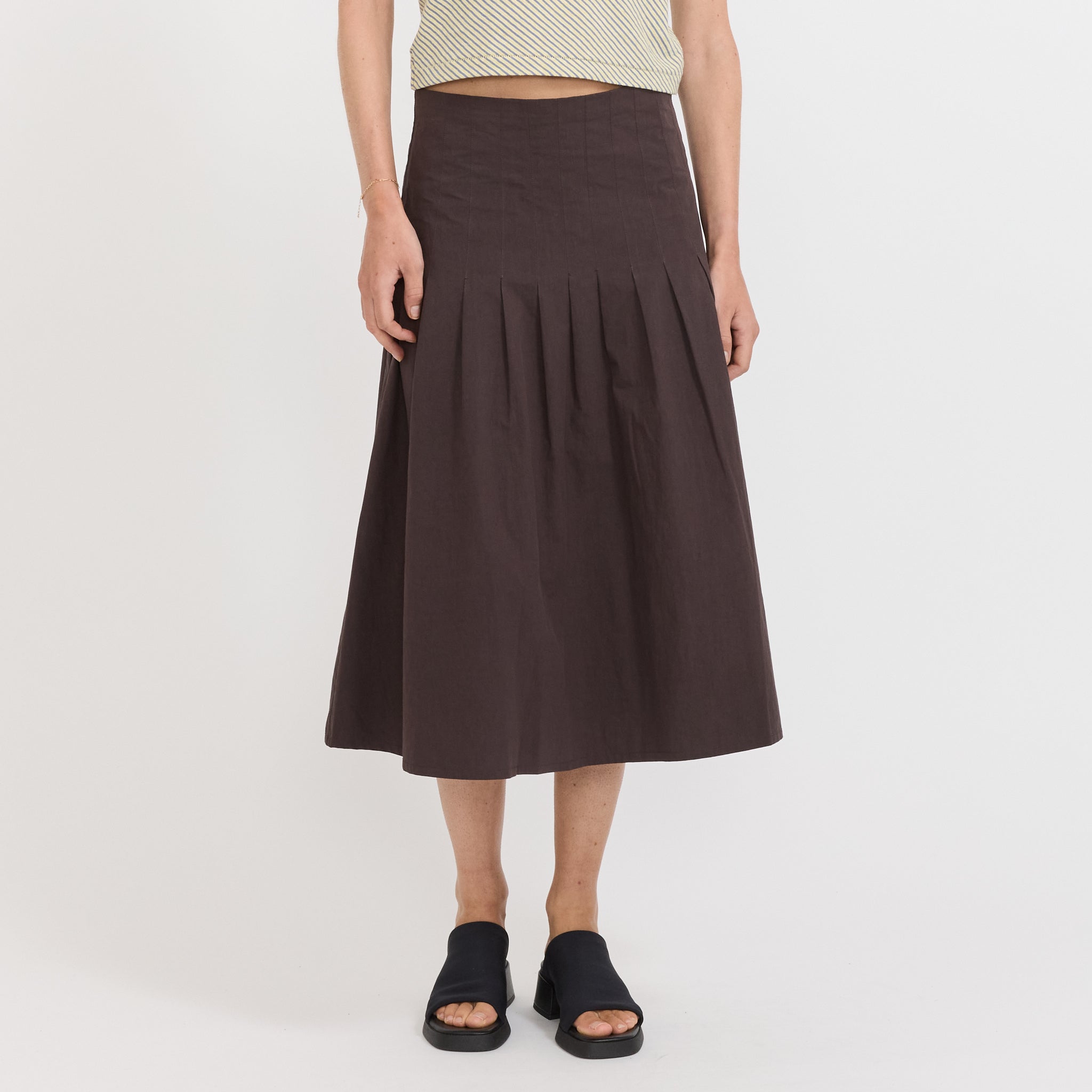 Bassike | Crushed Cotton Pleated Skirt Chocolate | Maplestore