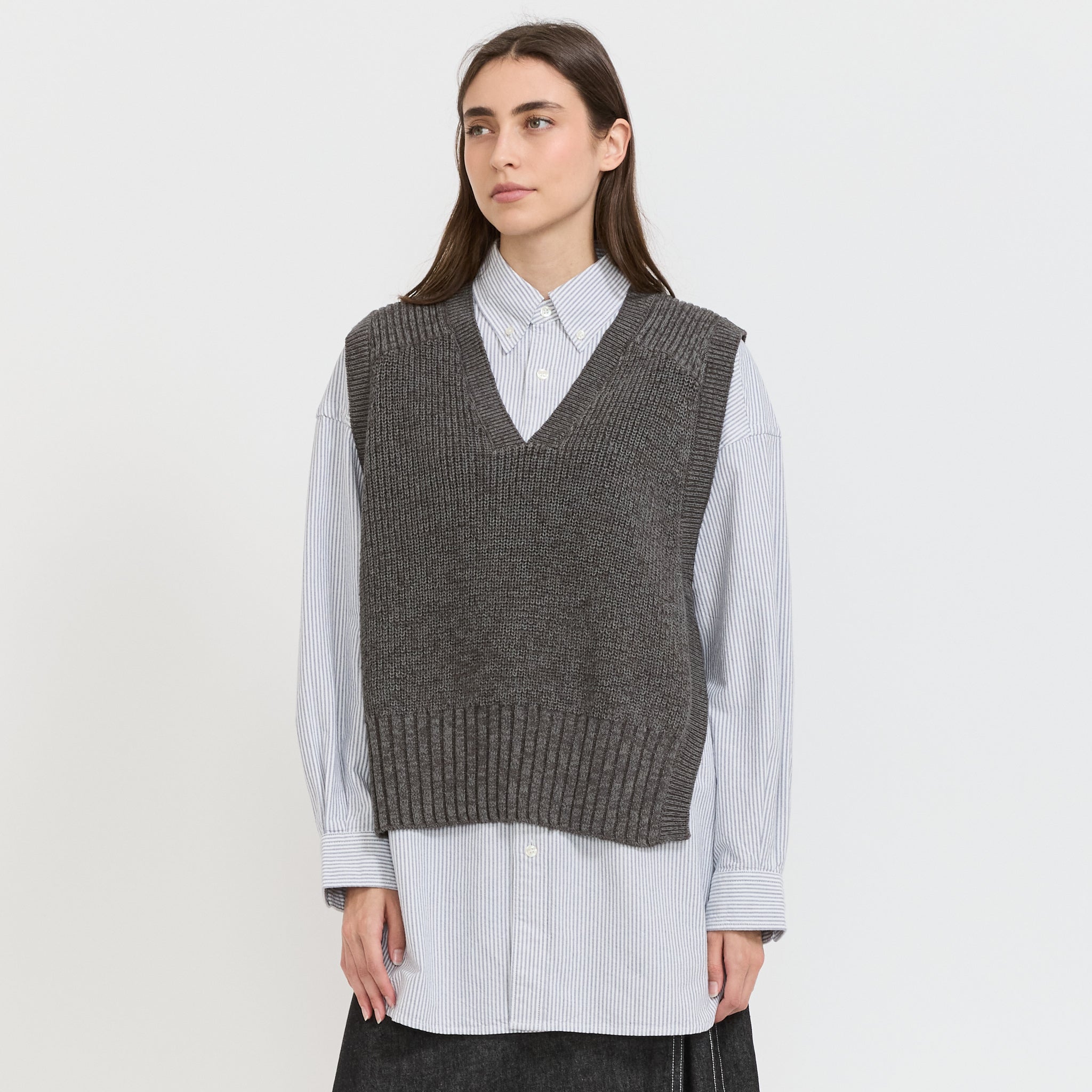 Beams Boy | Side Ribbon Red Cross Vest Charcoal | Maplestore