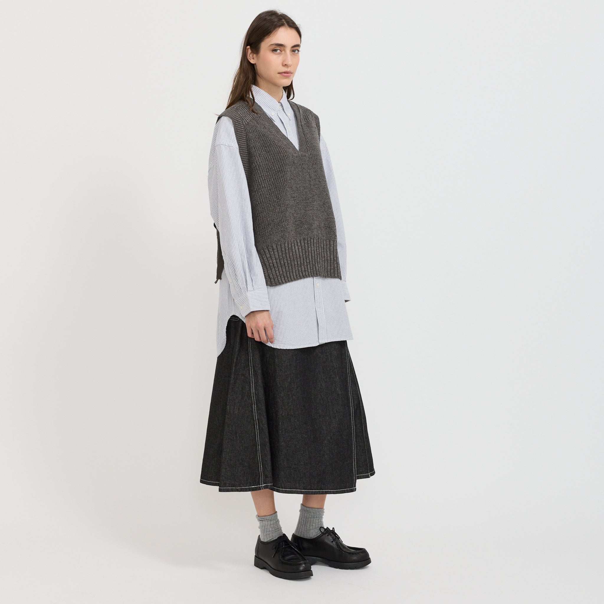 Beams Boy | Side Ribbon Red Cross Vest Charcoal | Maplestore