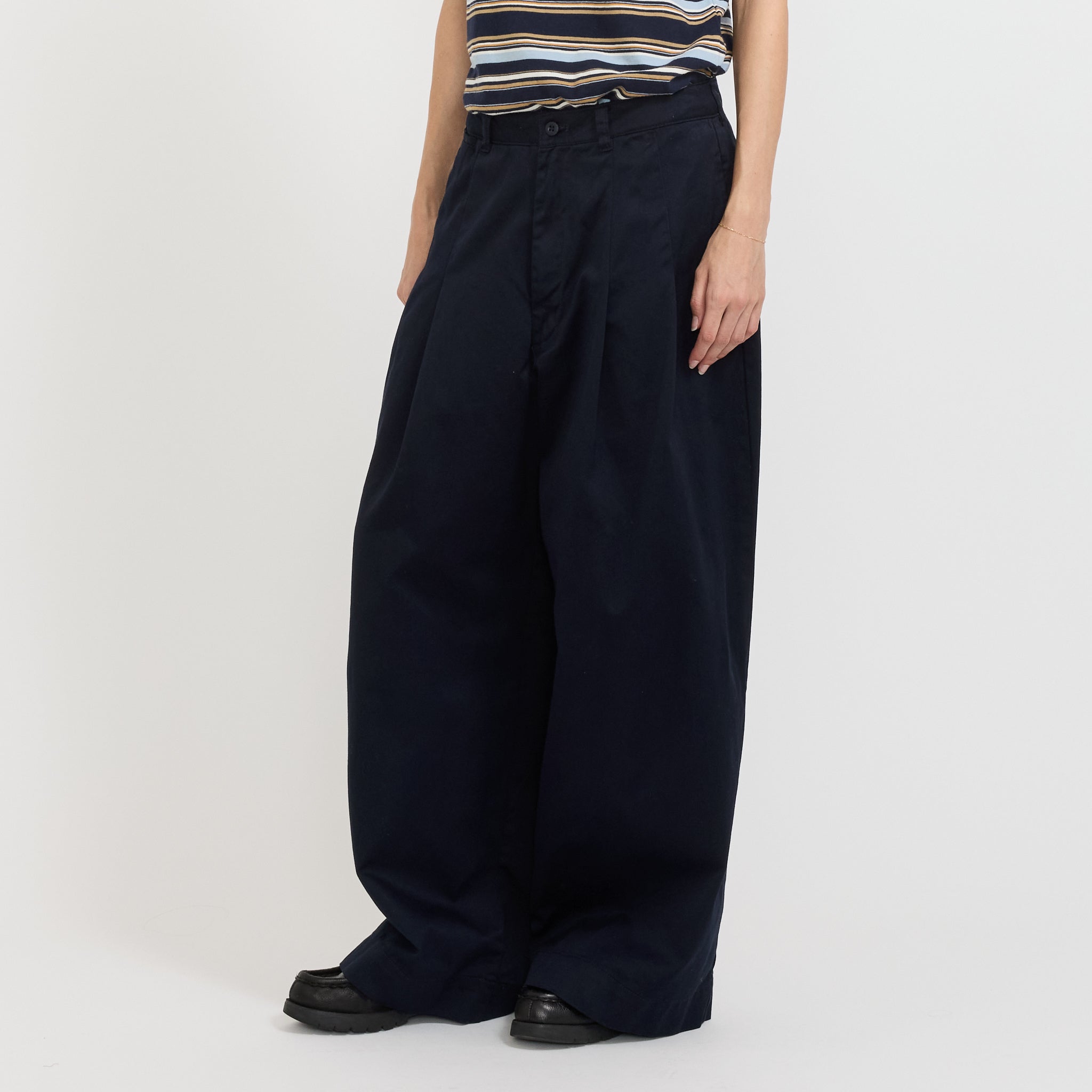Beams Boy | Wide Tack Chino Pants Dark Navy | Maplestore