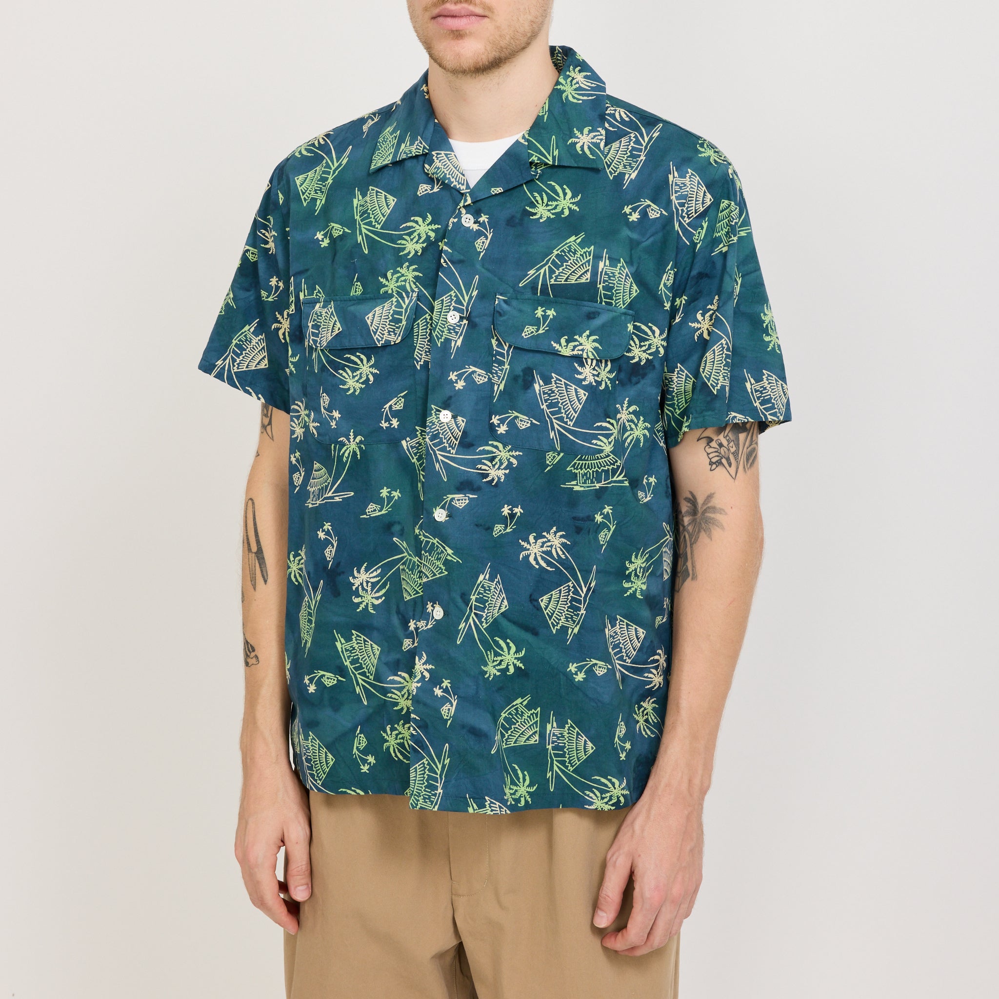 Beams Plus | Open Collar Batik Print Shirt Green | Maplestore