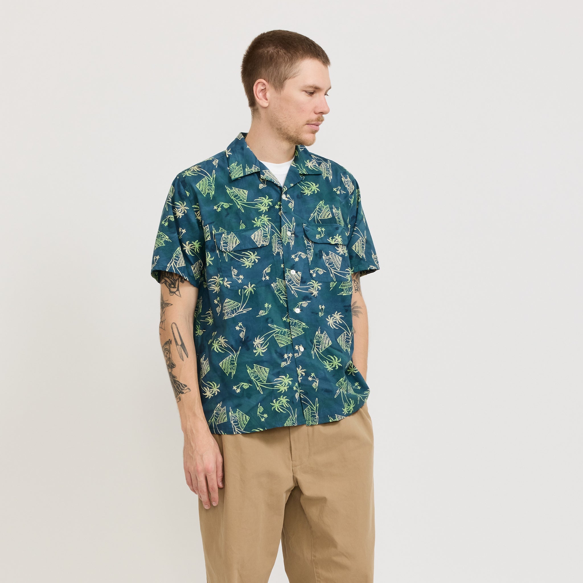 Beams Plus | Open Collar Batik Print Shirt Green | Maplestore