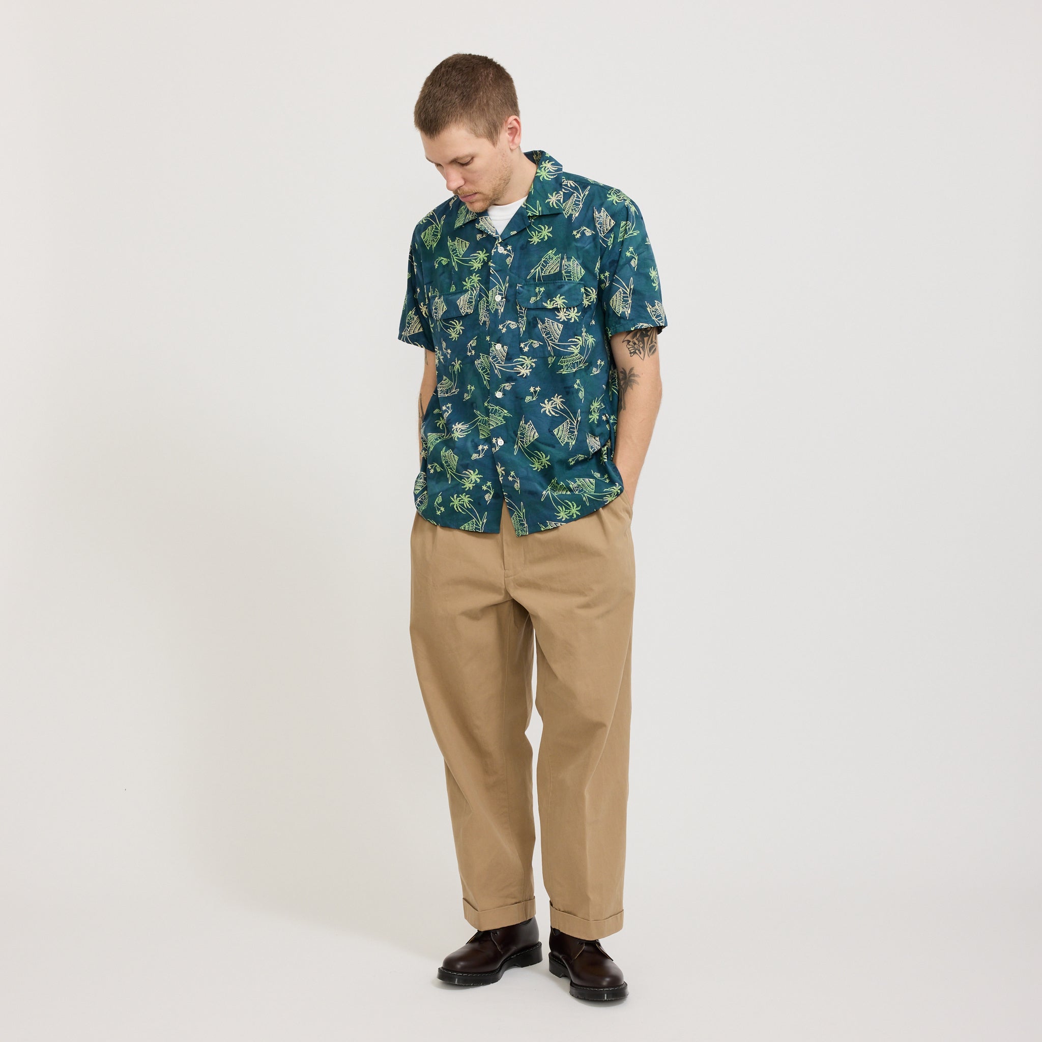 Beams Plus | Open Collar Batik Print Shirt Green | Maplestore