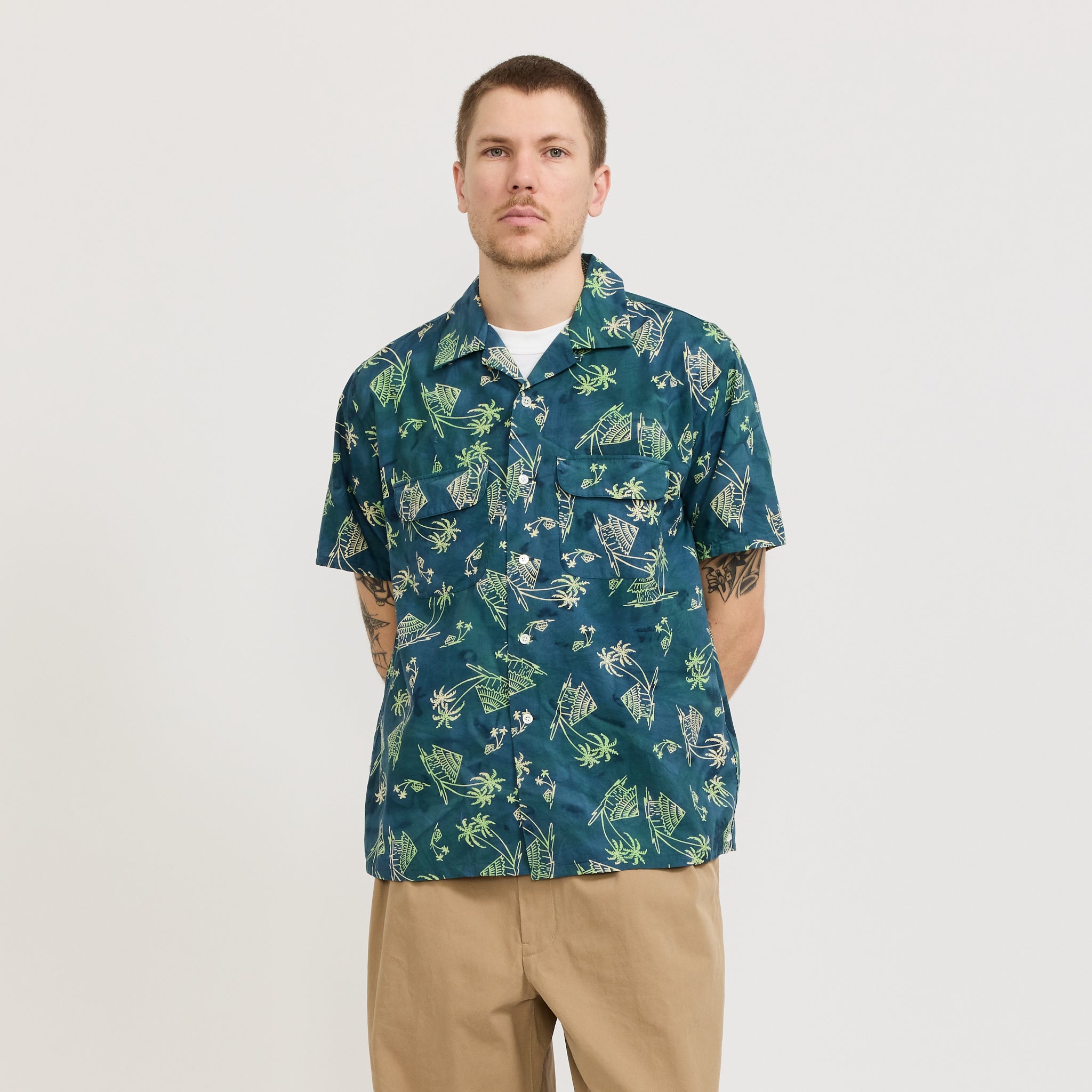 Beams Plus | Open Collar Batik Print Shirt Green | Maplestore