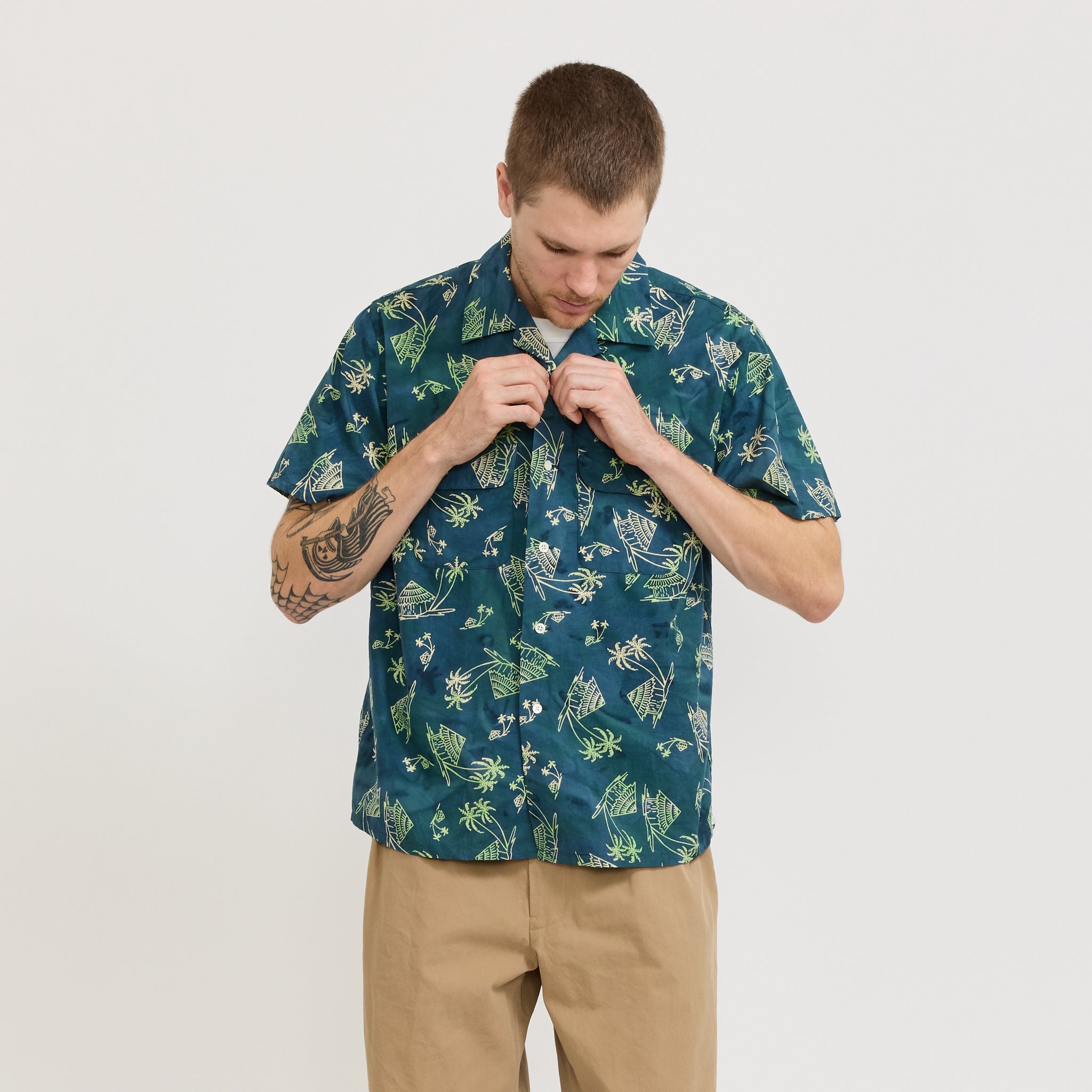 Beams Plus | Open Collar Batik Print Shirt Green | Maplestore