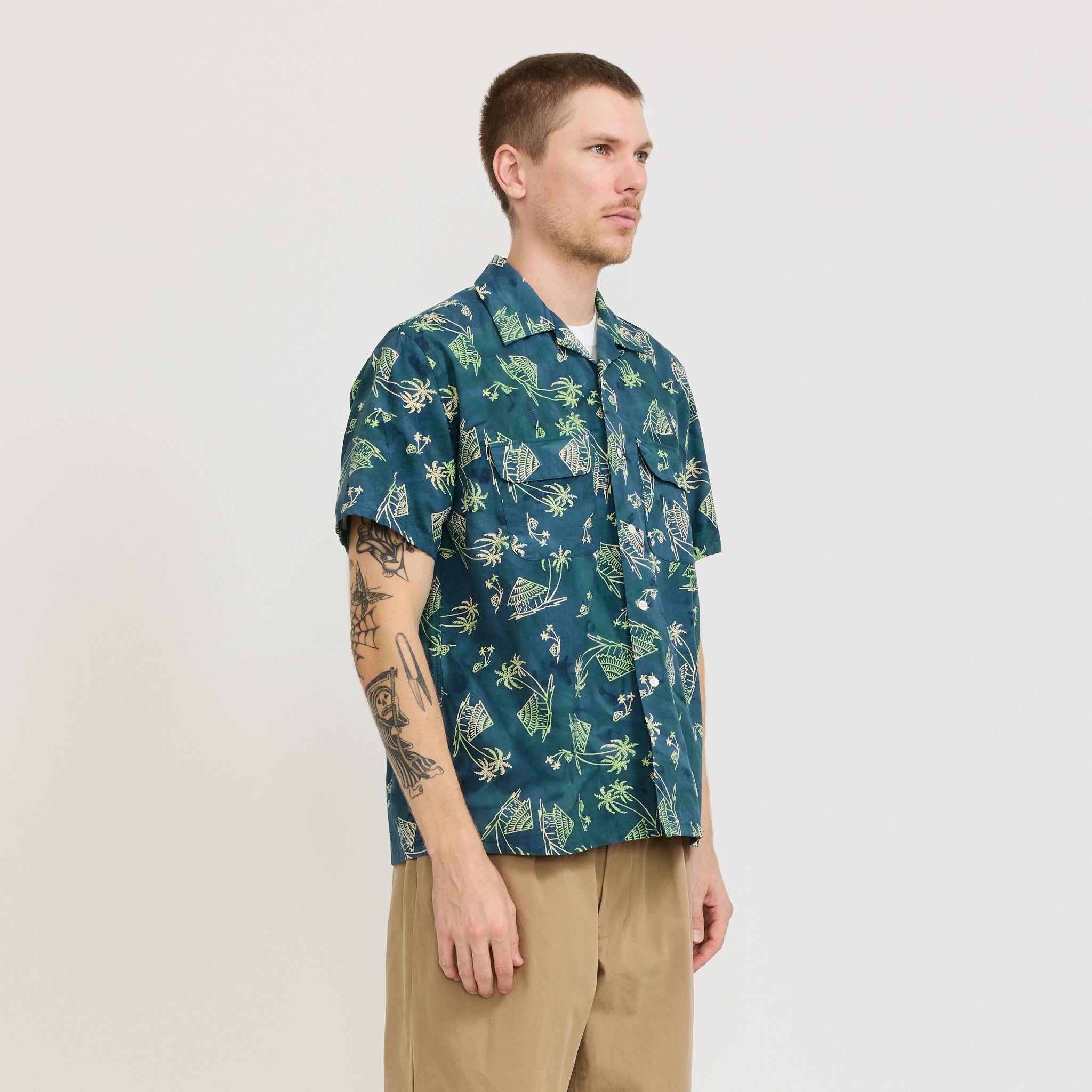 Beams Plus | Open Collar Batik Print Shirt Green | Maplestore
