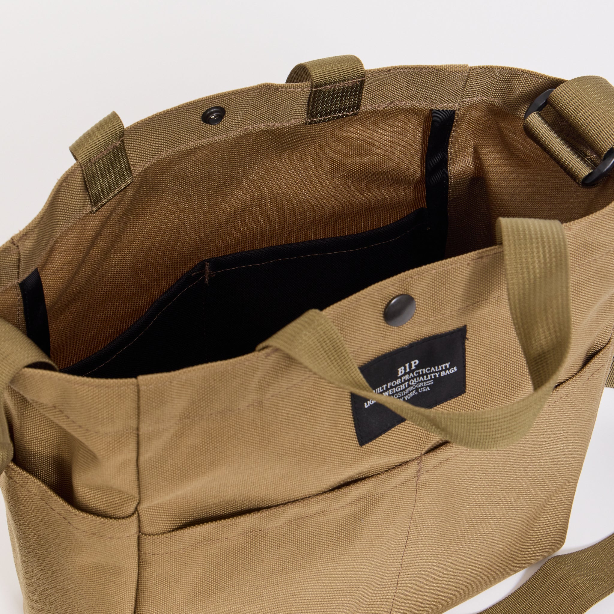 Bags In Progress | Multi-Pocket Bag Medium Khaki | Maplestore