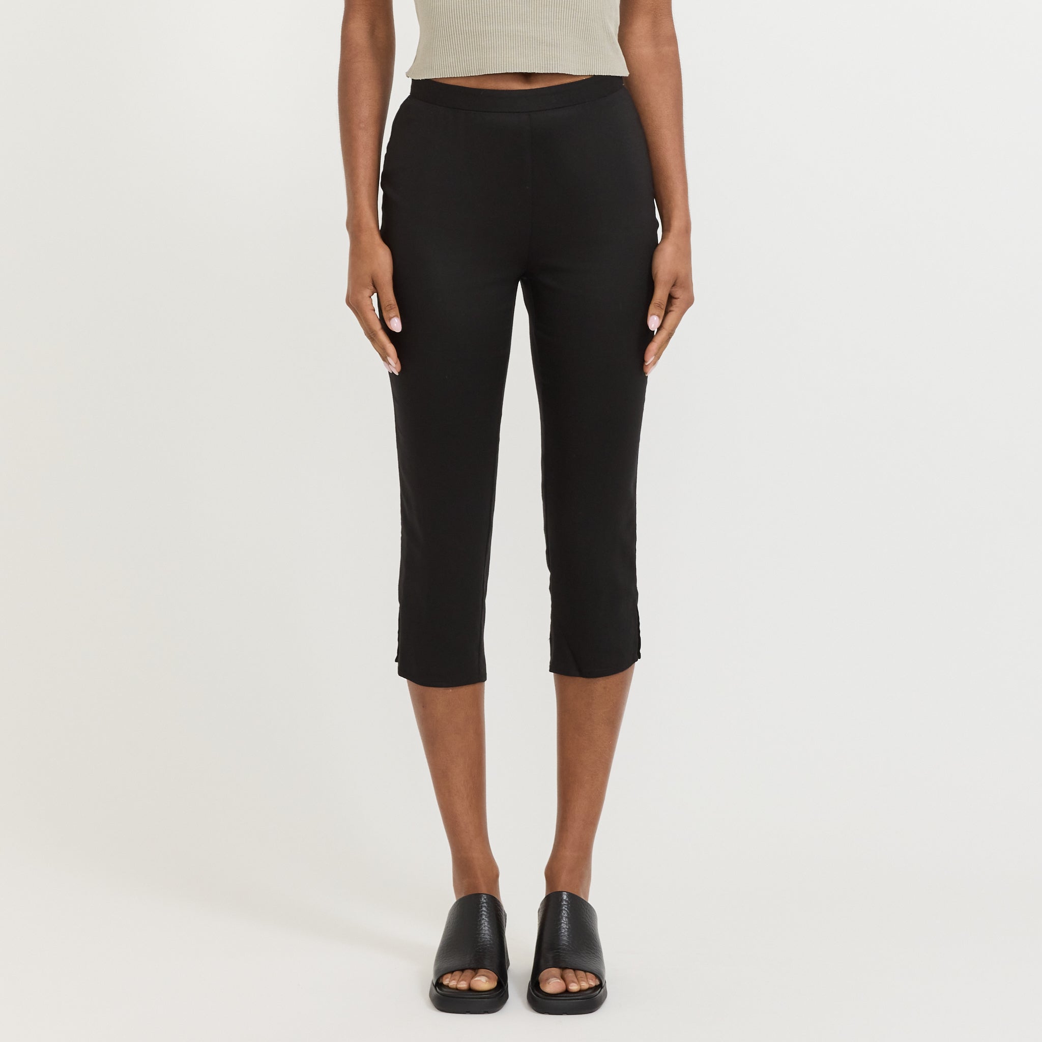 Anouk Capris Black