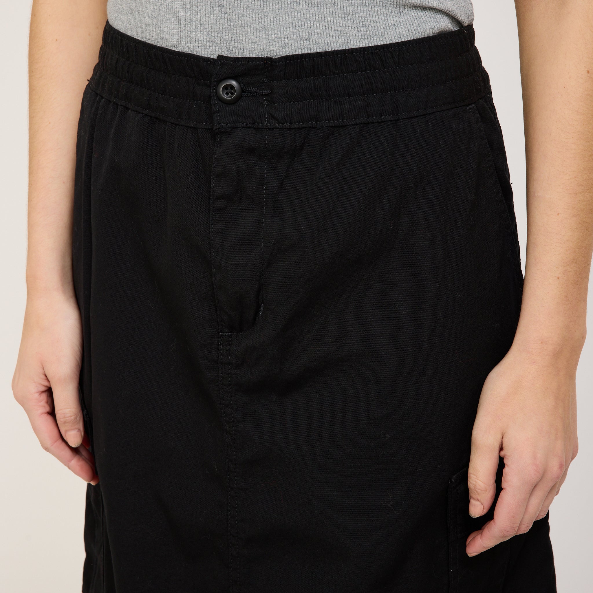 Carhartt WIP | Women's Jet Cargo Skirt Black | Maplestore