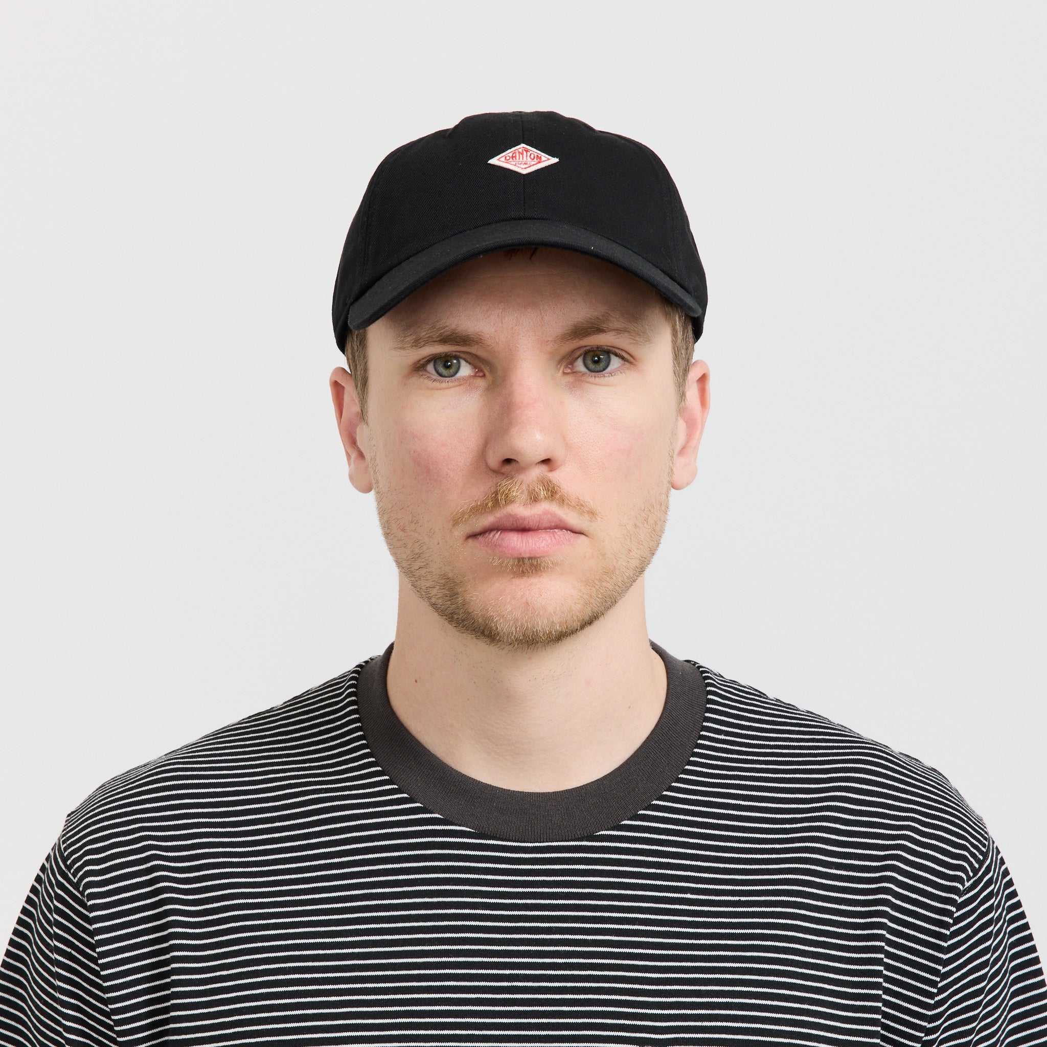 Danton | 6 Panel Cap Black | Maplestore