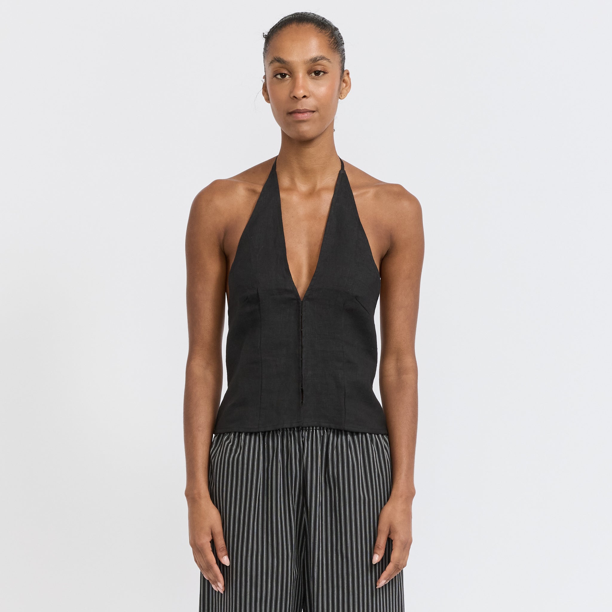Close Halter Top Black