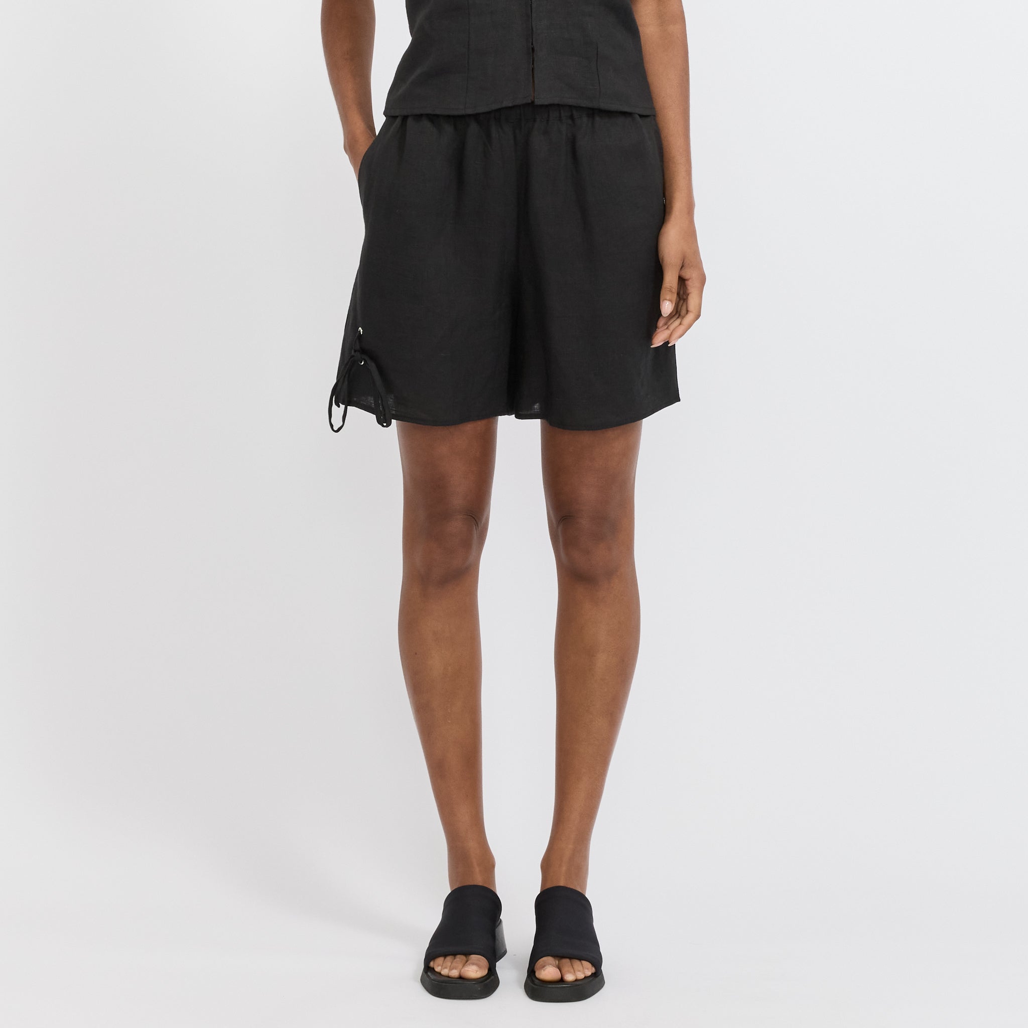 Eyelet Short Black