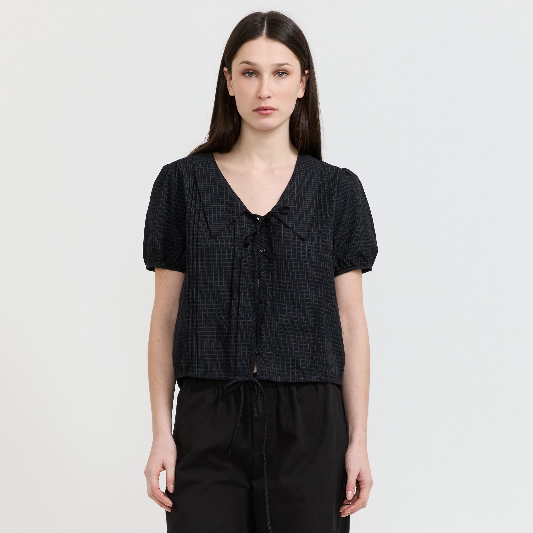 Fine Collar Top Mono Grid