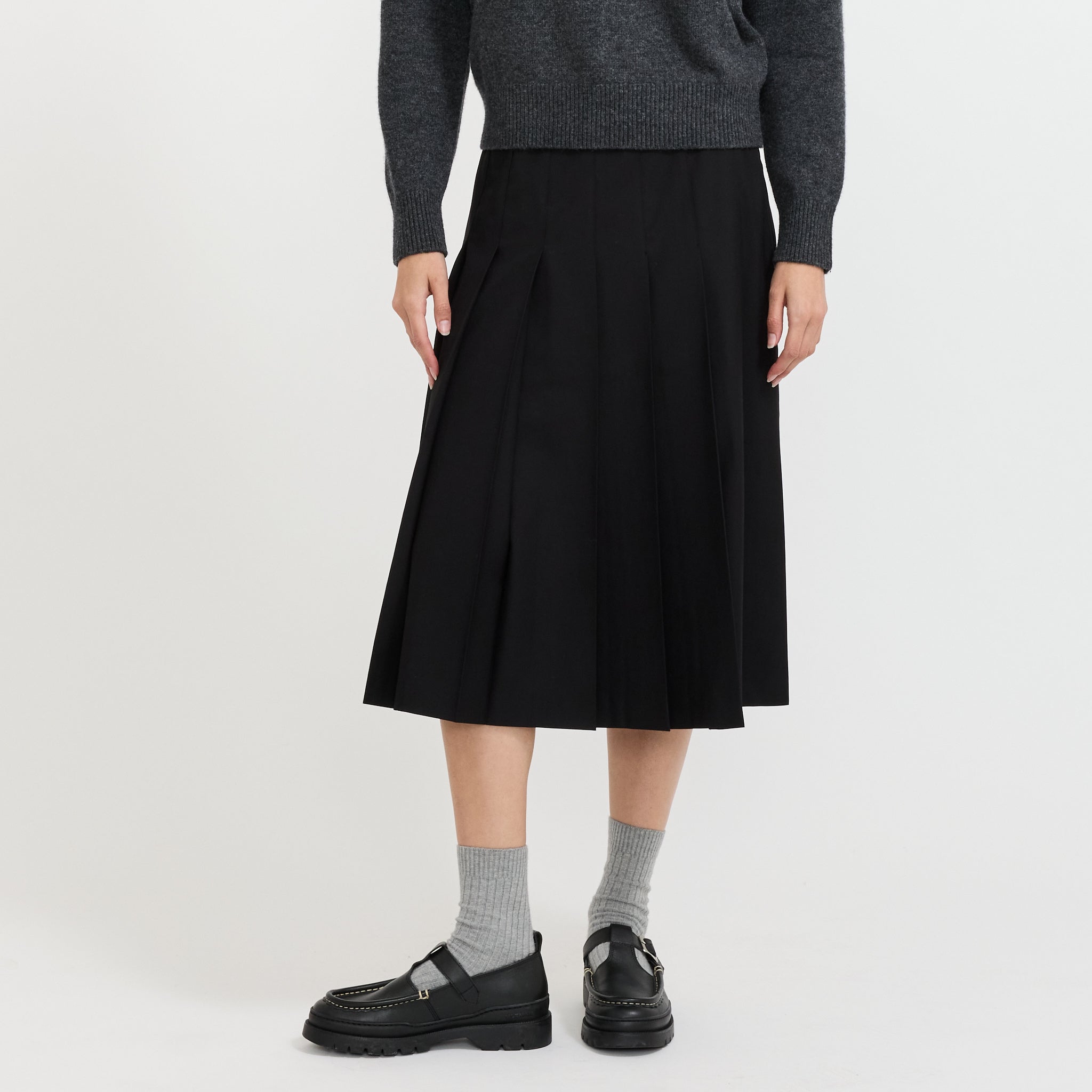 Pleats Long Skirt Black