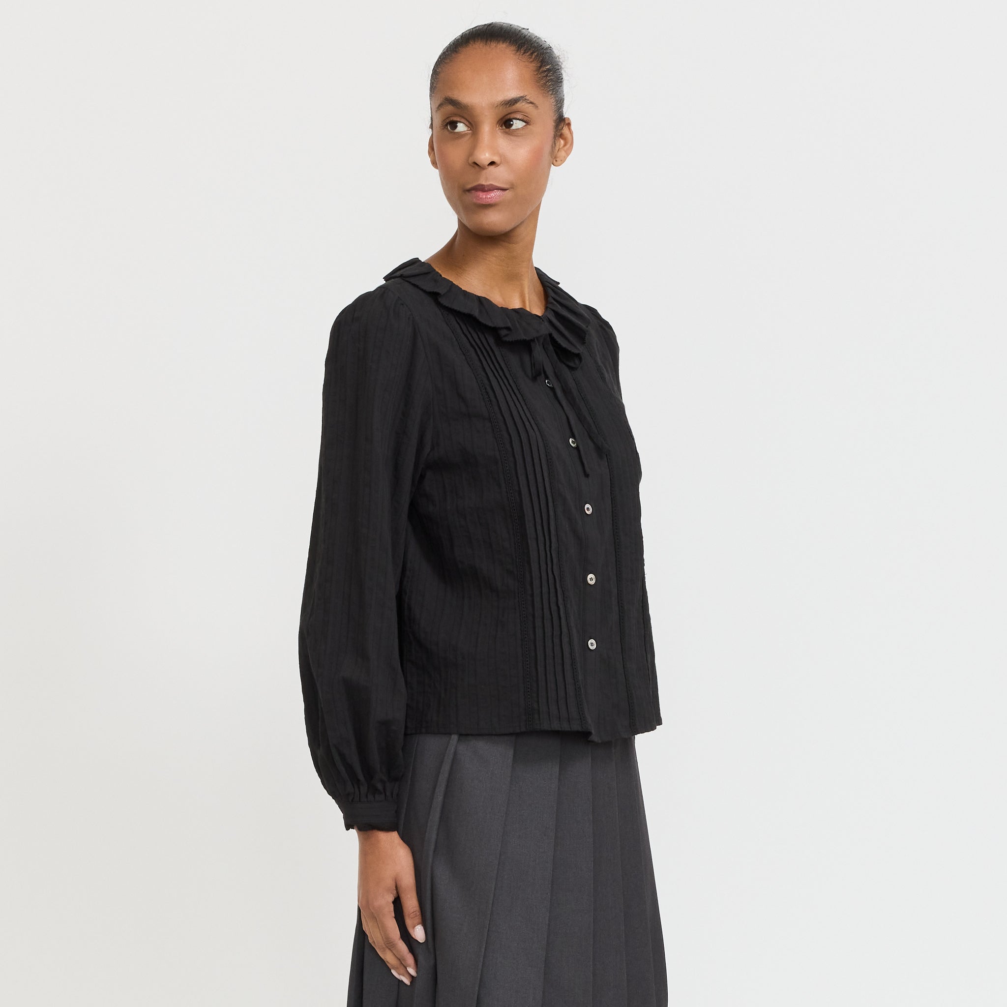 Dunst | Vintage Ruffle Blouse Black | Maplestore