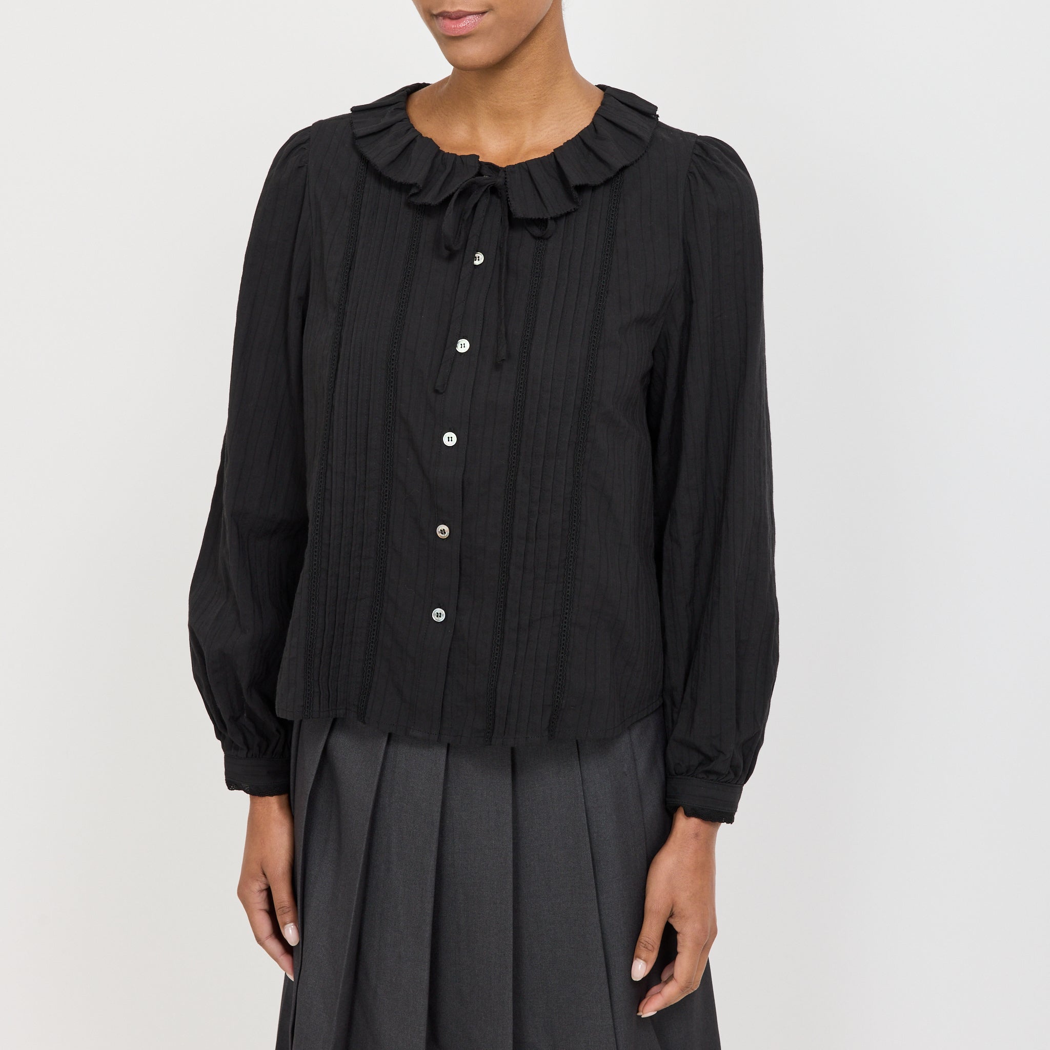 Dunst | Vintage Ruffle Blouse Black | Maplestore