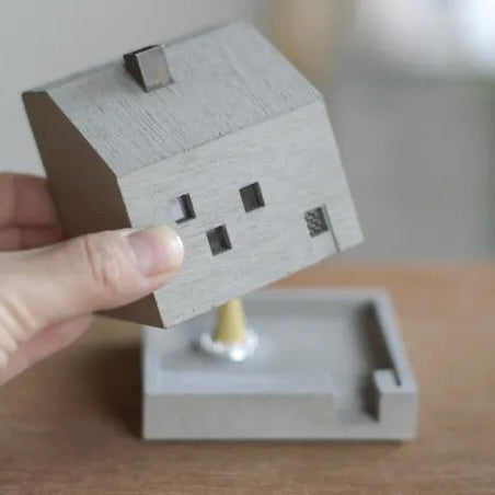 Pull Push Japan | Cottage Incense Pot Black | Maplestore