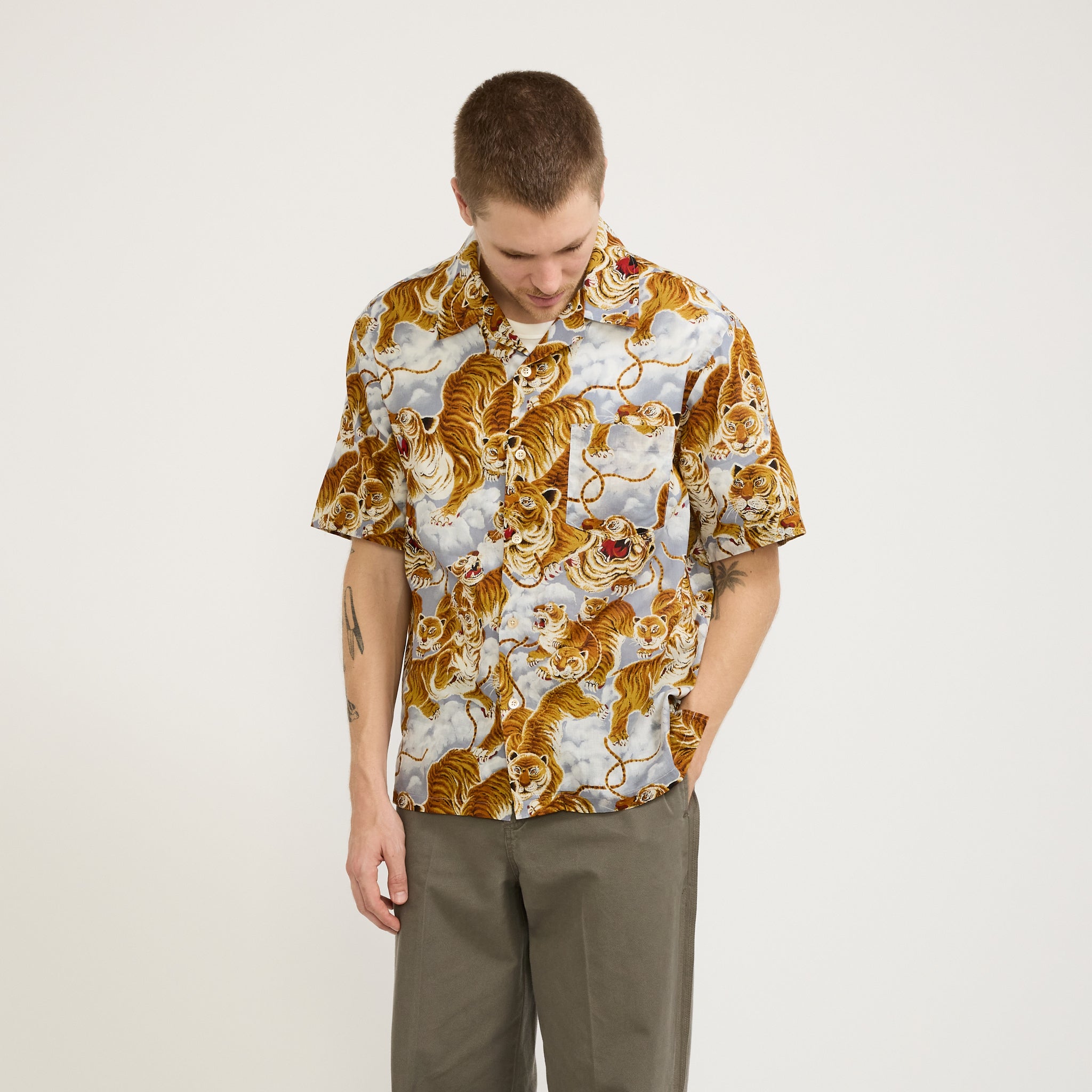 Frizmworks | Tiger Hawaiian Half Shirt Gray | Maplestore