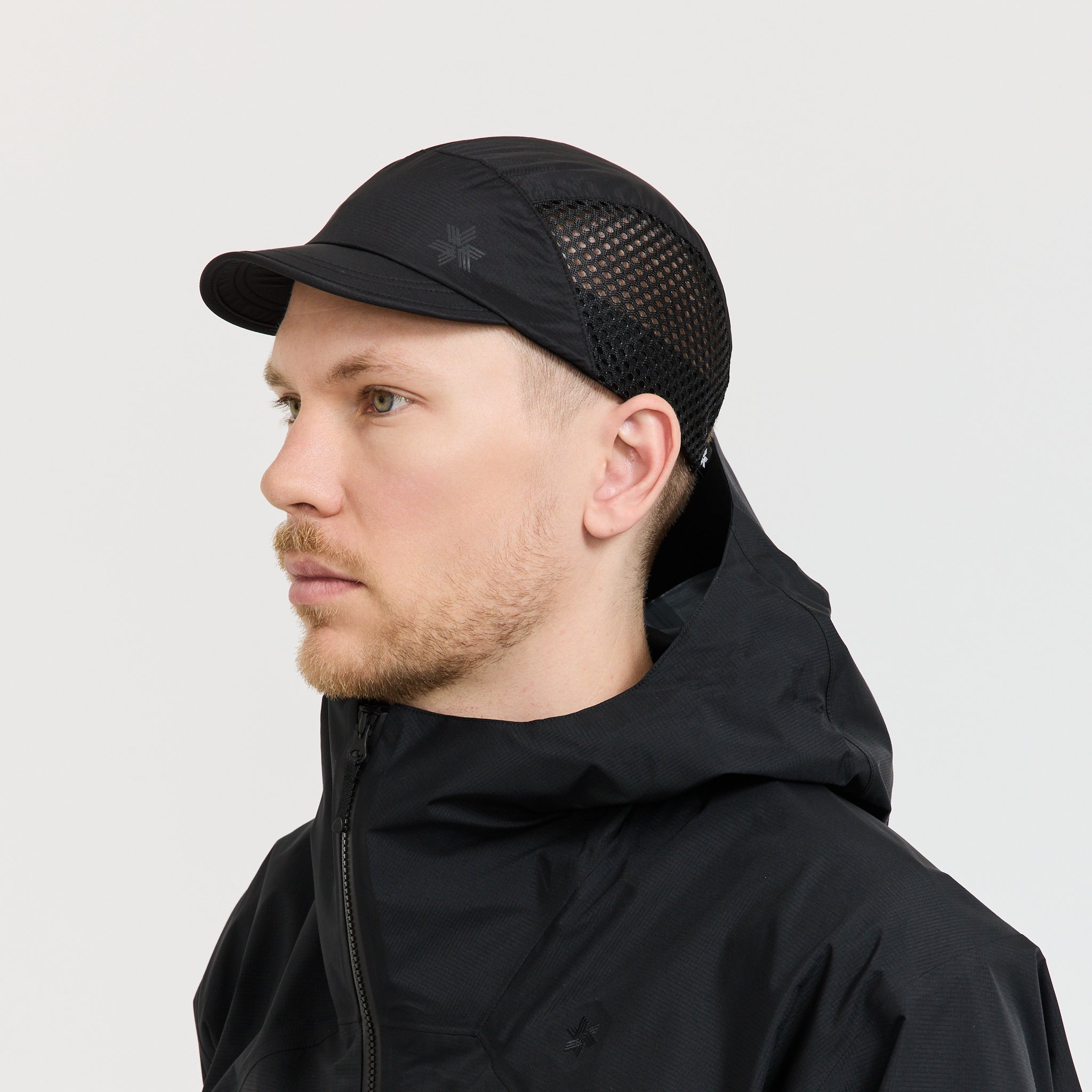 Goldwin | Compact Run Mesh Cap Black | Maplestore