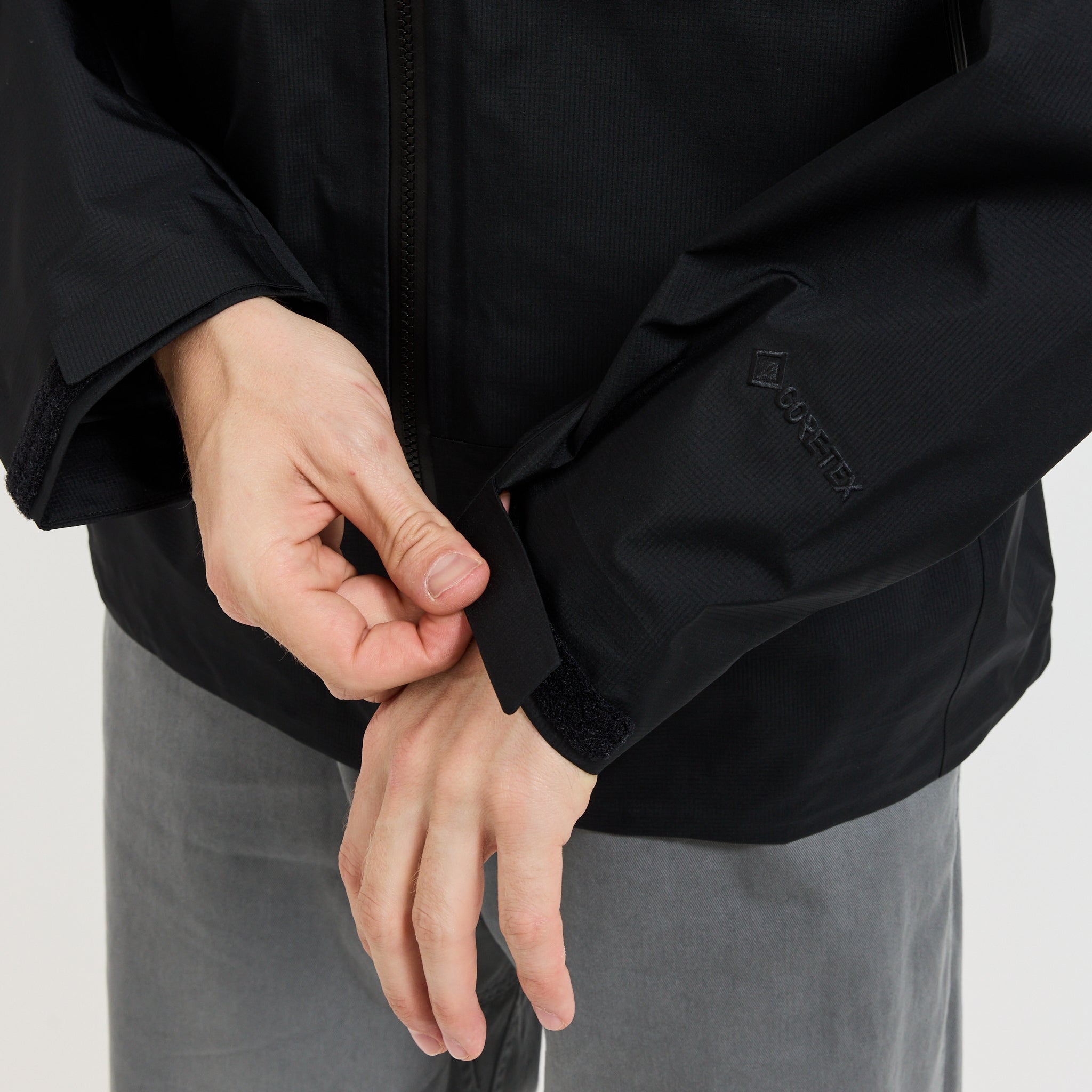 Goldwin | GORE-TEX 3L Jacket Black | Maplestore