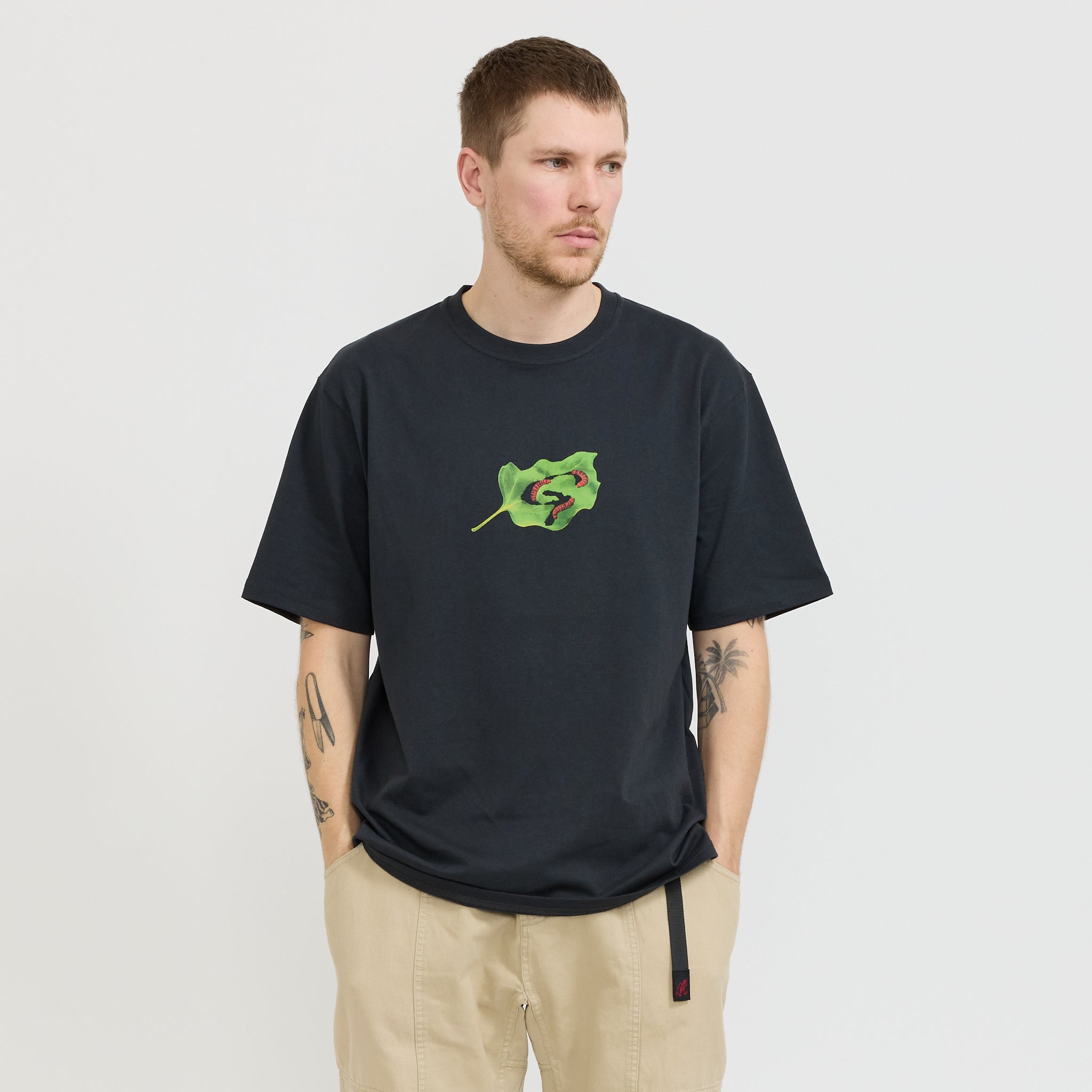Gramicci | Leaf Tee Vintage Black | Maplestore