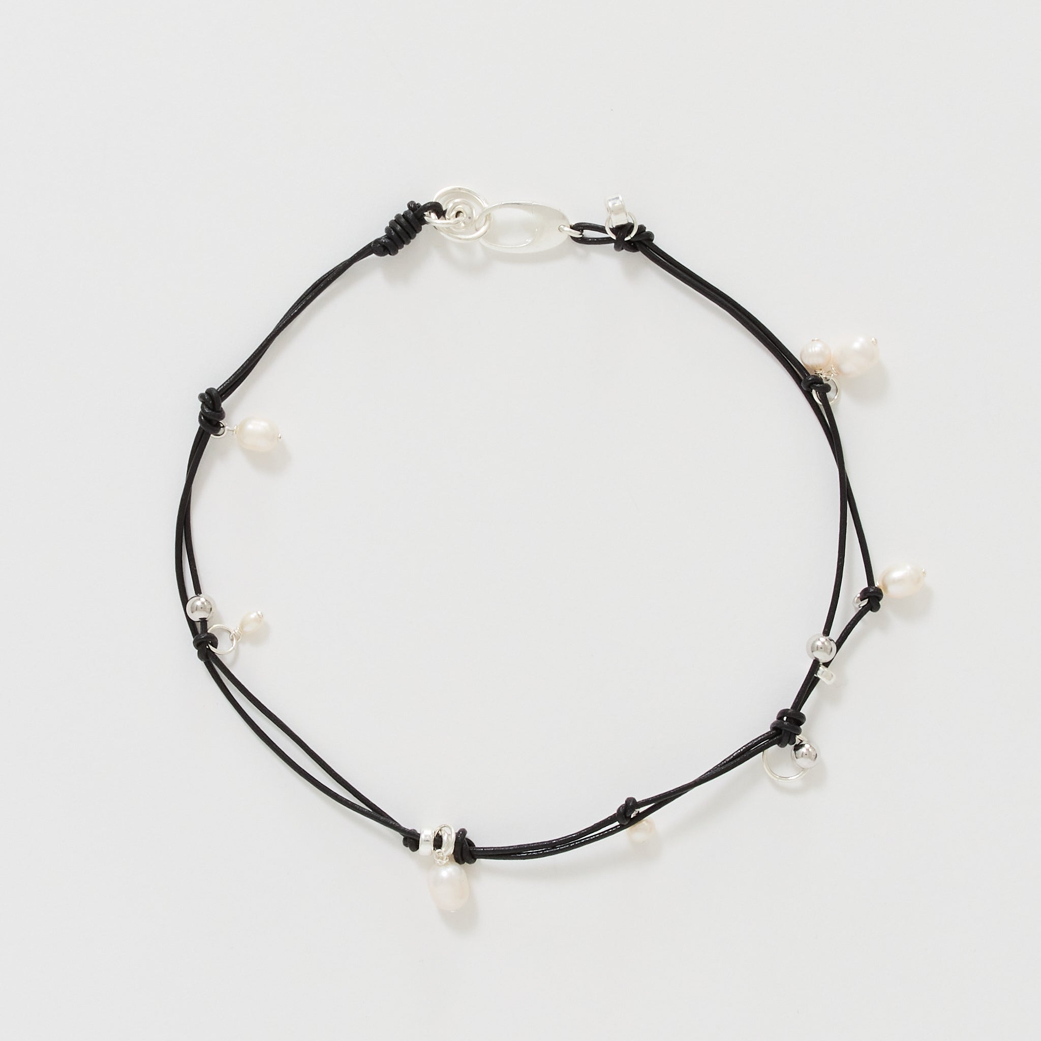 Joye | Barb Charm Necklace Black | Maplestore