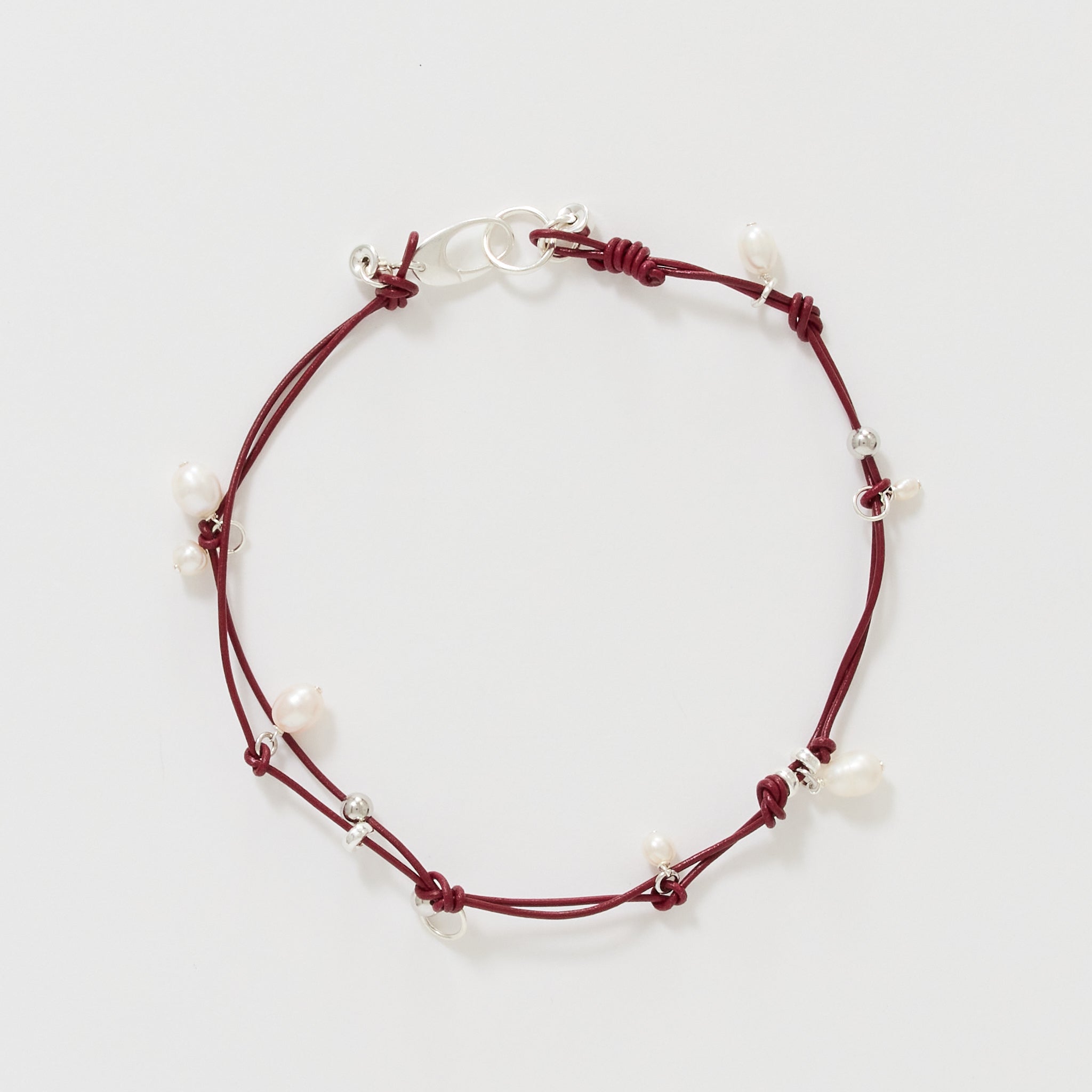 Joye | Barb Charm Necklace Burgundy | Maplestore