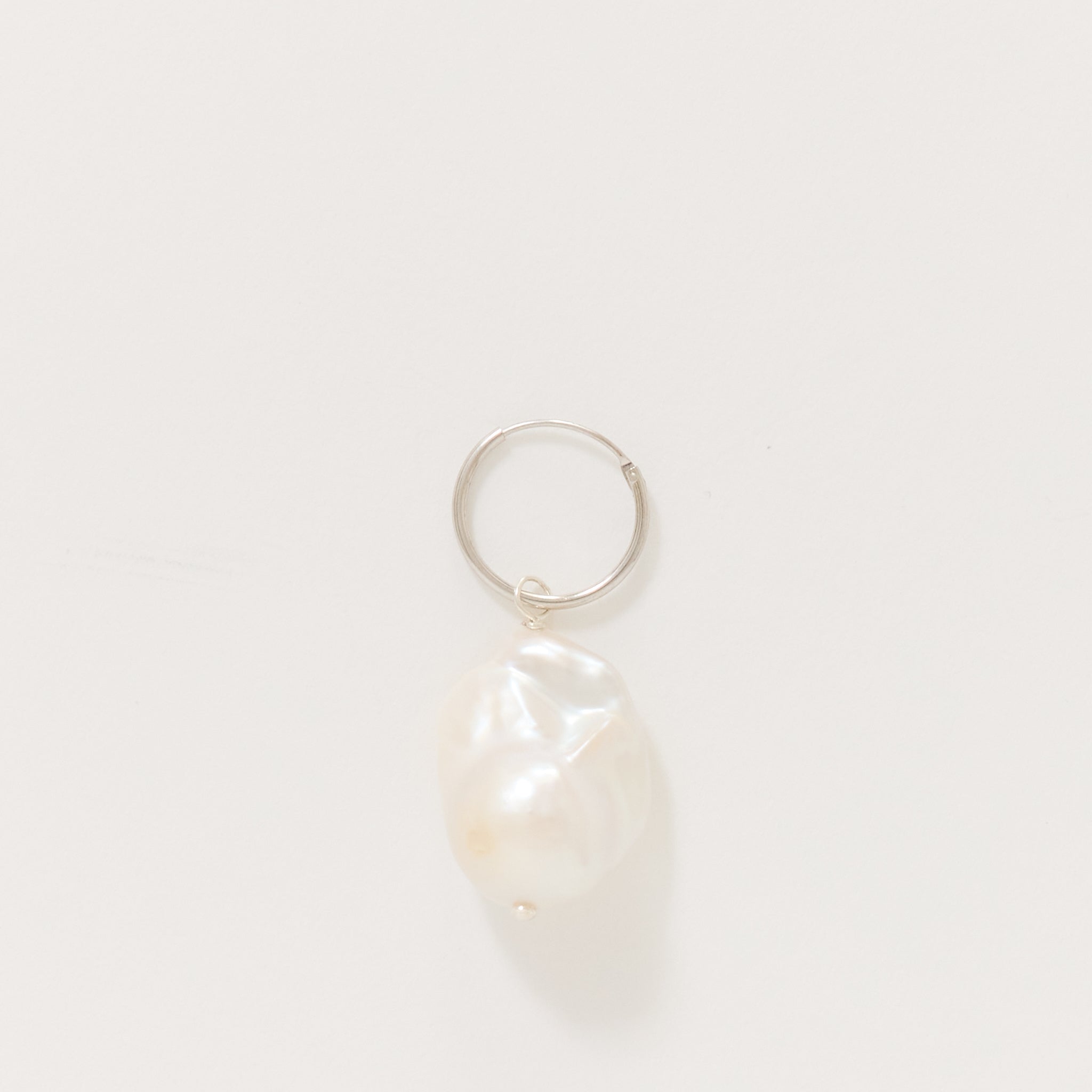 Joye | Baroque Drop Single Earring Silver | Maplestore