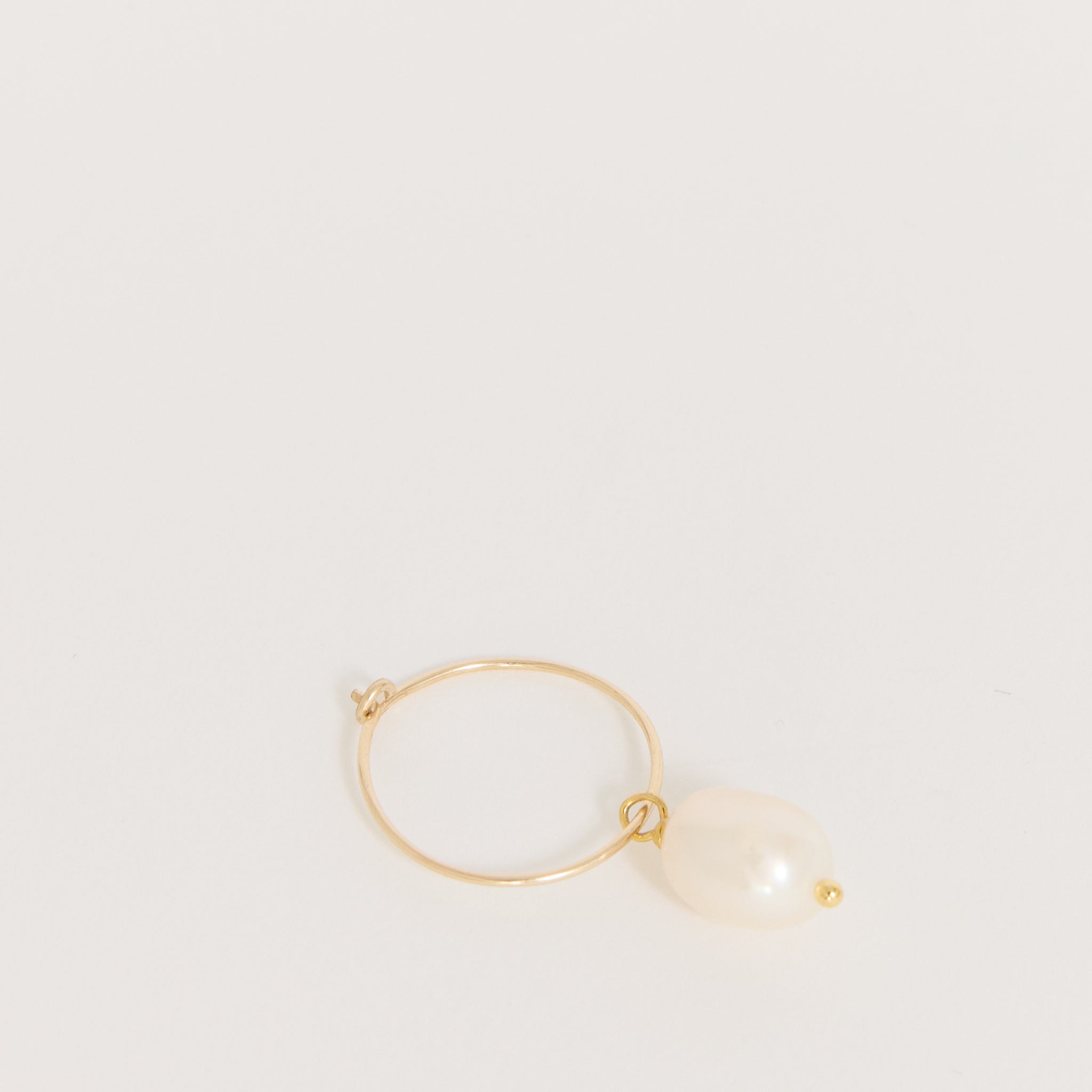 Joye | Pearl Charm Hoop Single Gold | Maplestore