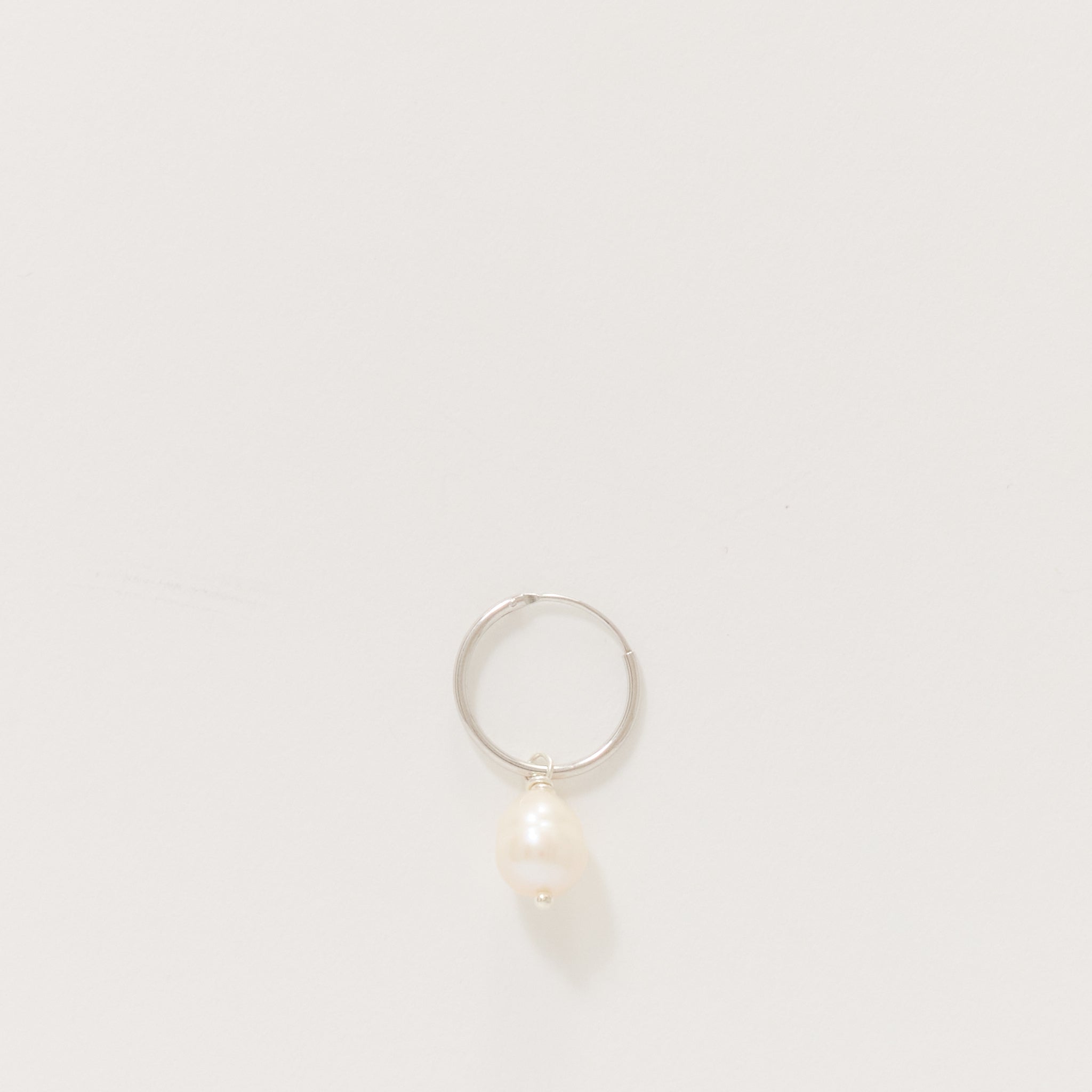 Joye | Pearl Charm Hoop Single Silver | Maplestore