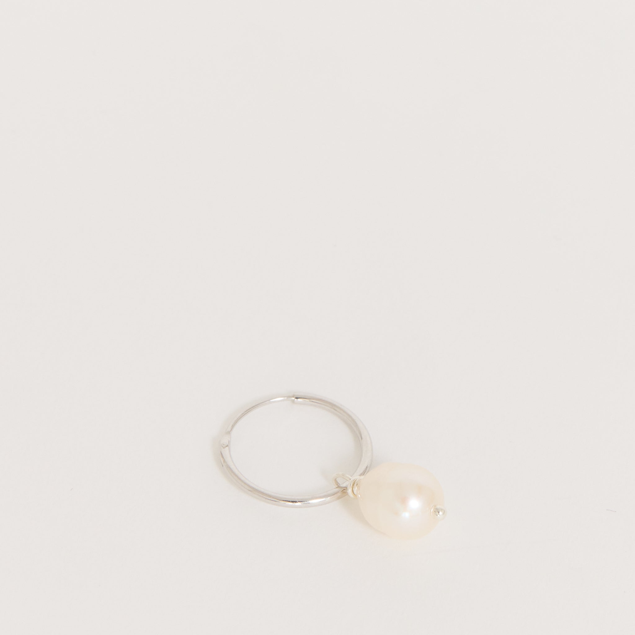 Joye | Pearl Charm Hoop Single Silver | Maplestore