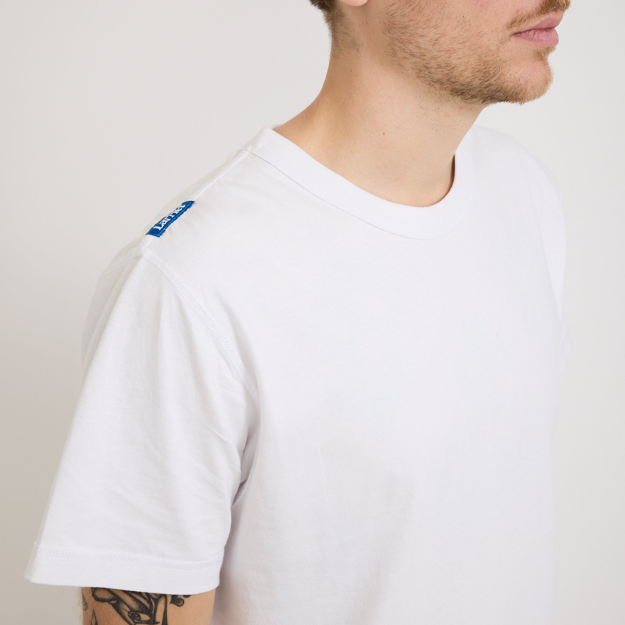 Larriet | Blind Tee White | Maplestore