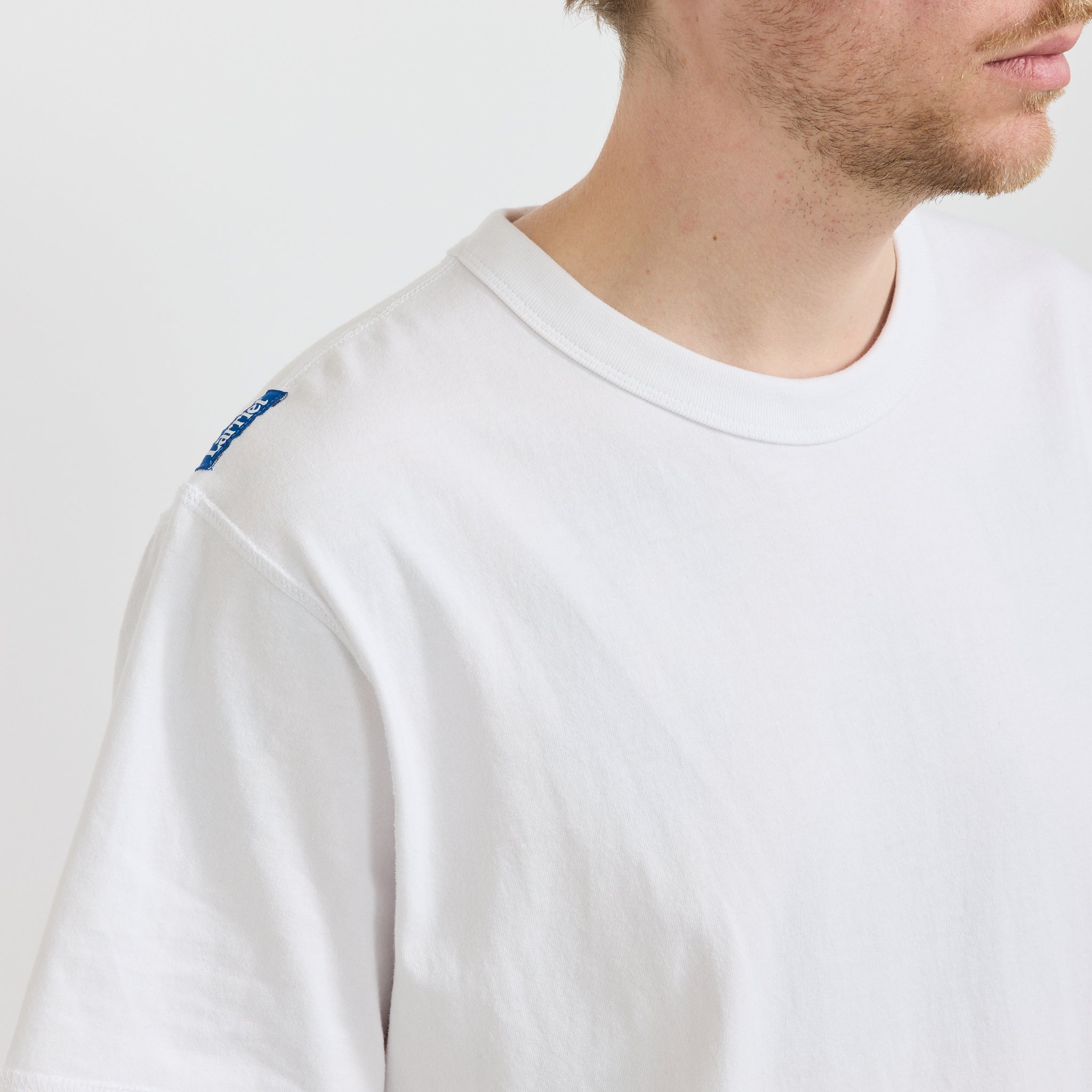 Larriet | Blind Tee White | Maplestore