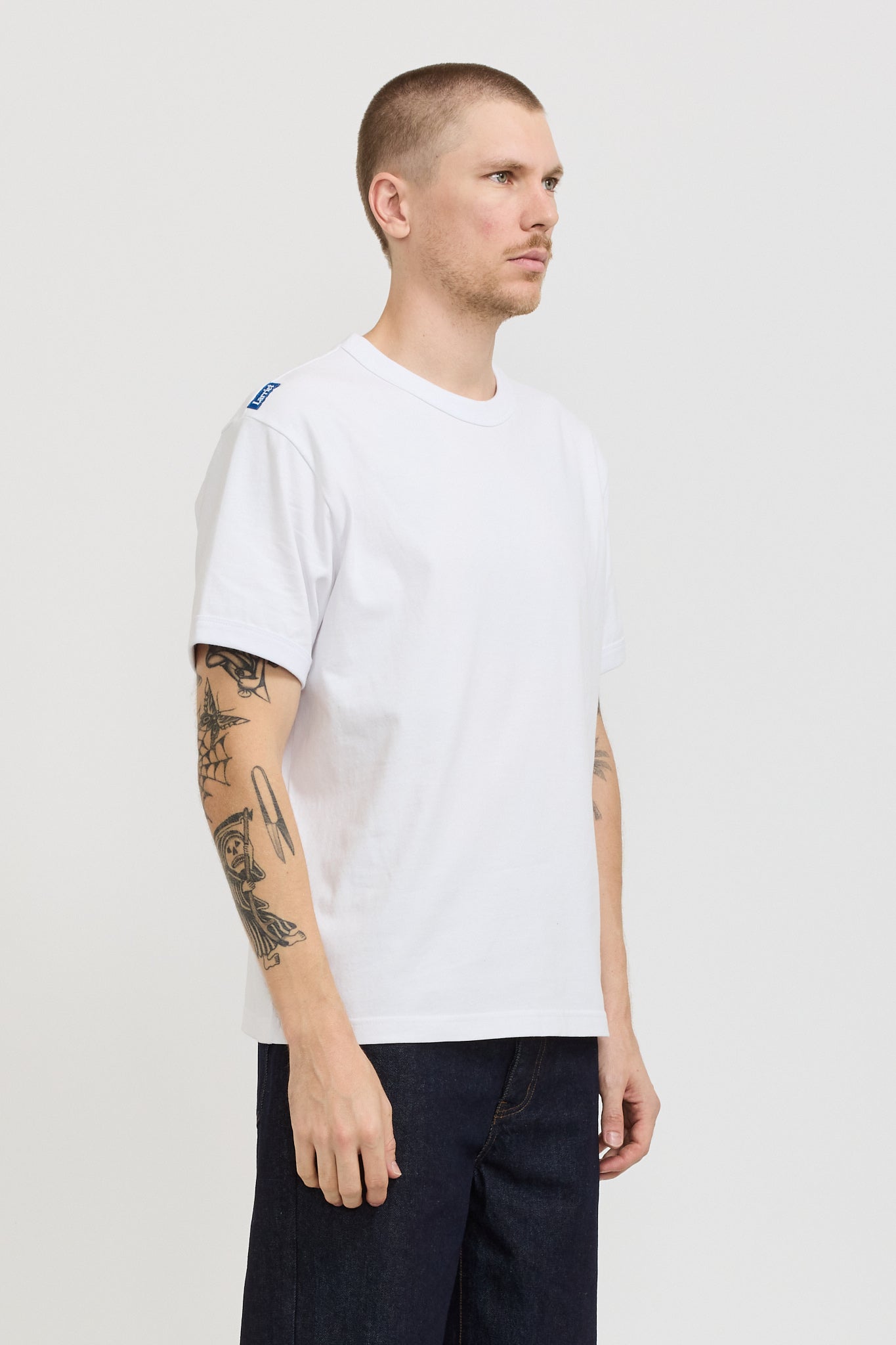 Larriet | Hubby Tee White | Maplestore