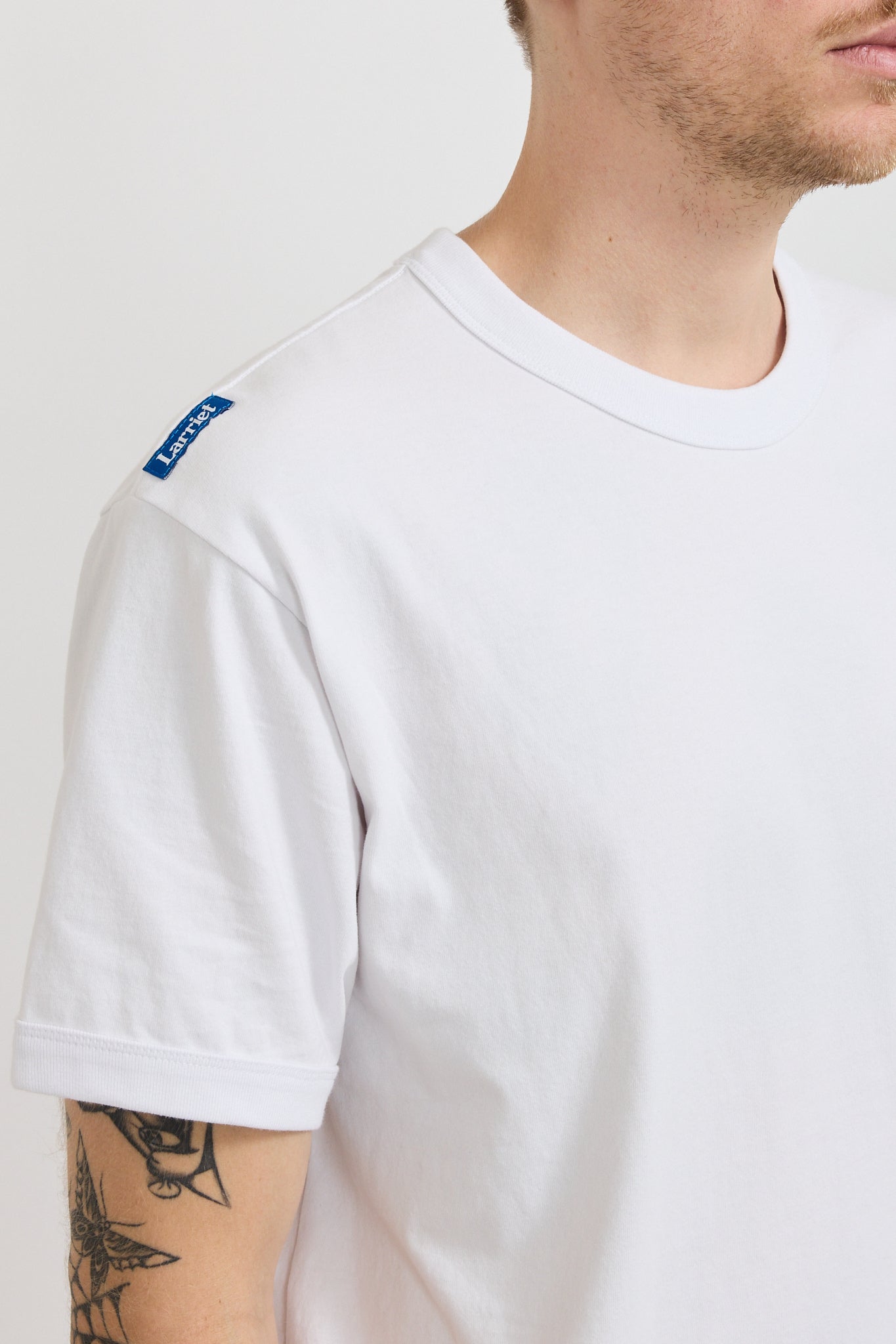 Larriet | Hubby Tee White | Maplestore