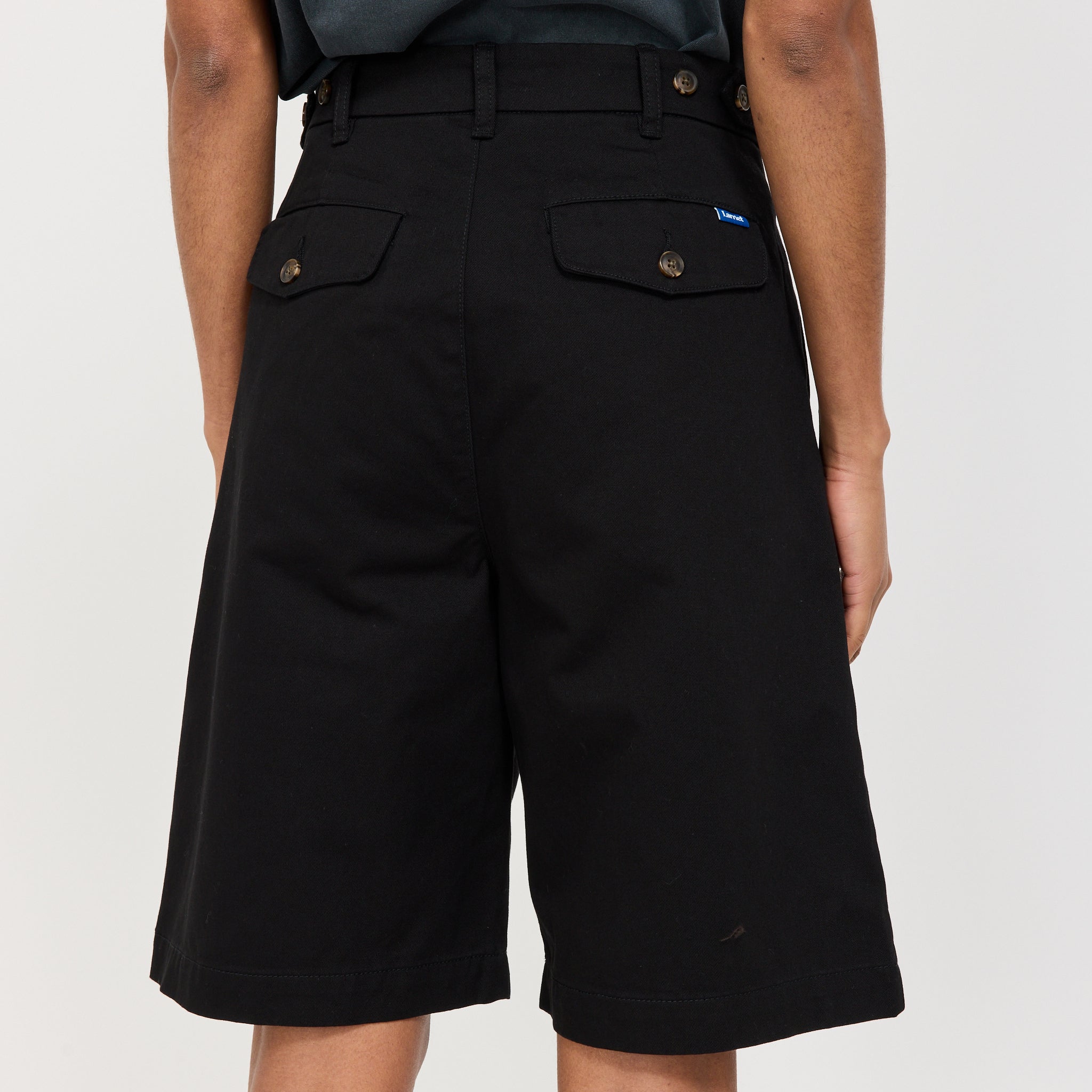 Larriet | Lyu Short Black Womens | Maplestore