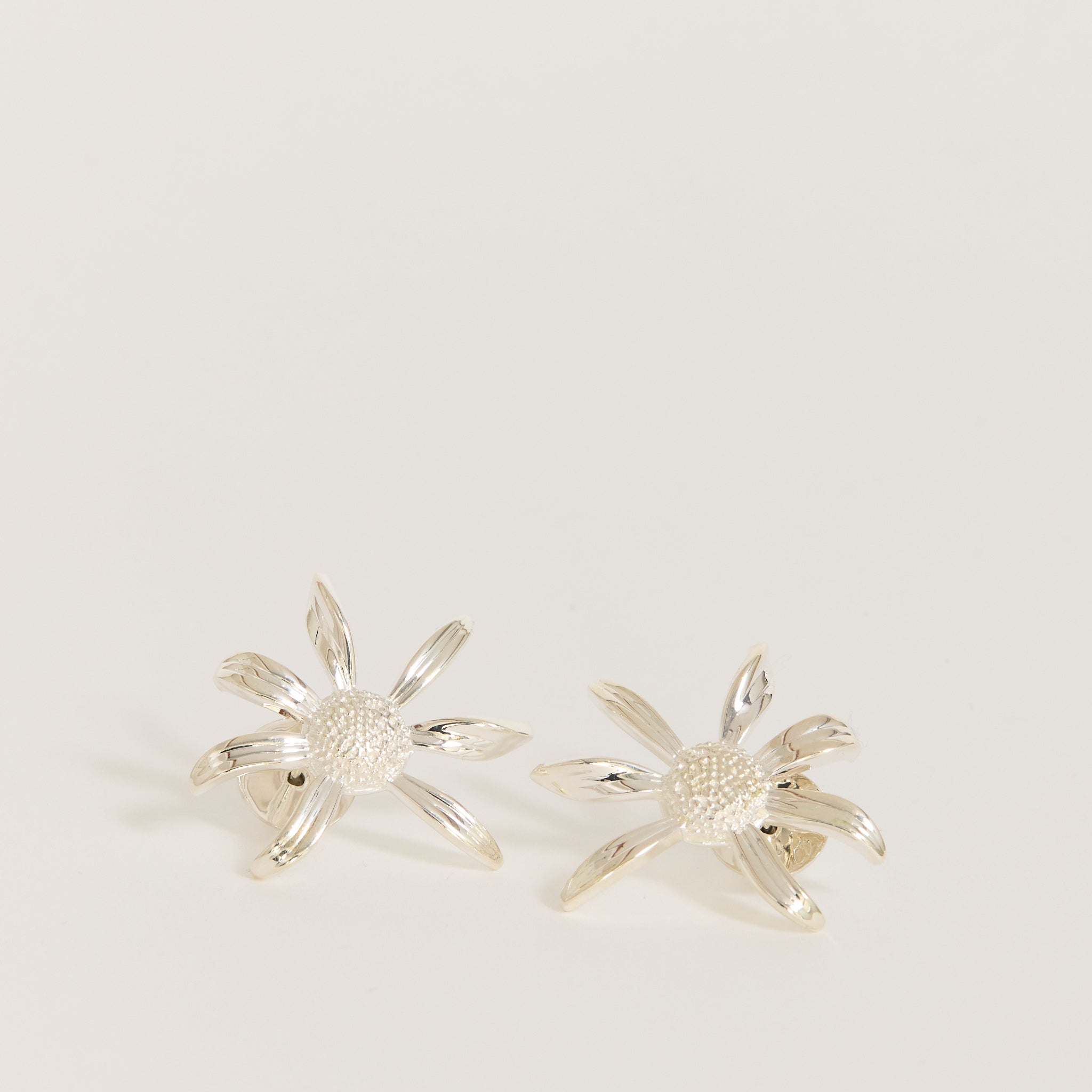 Meadowlark | Daisy Earrings Large Sterling Silver | Maplestore