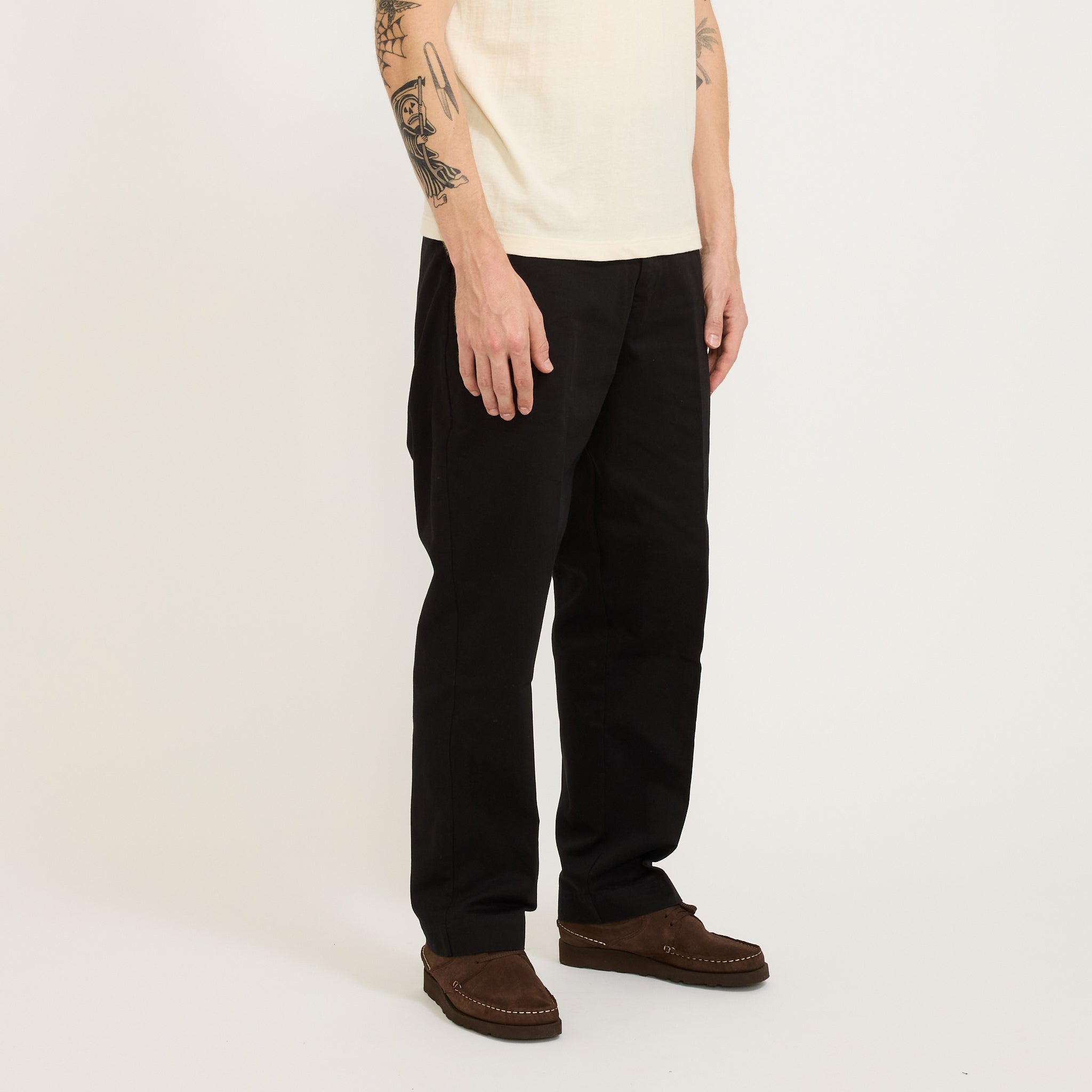 GOOD BASICS | Relaxed Fit Chino Deep Black
