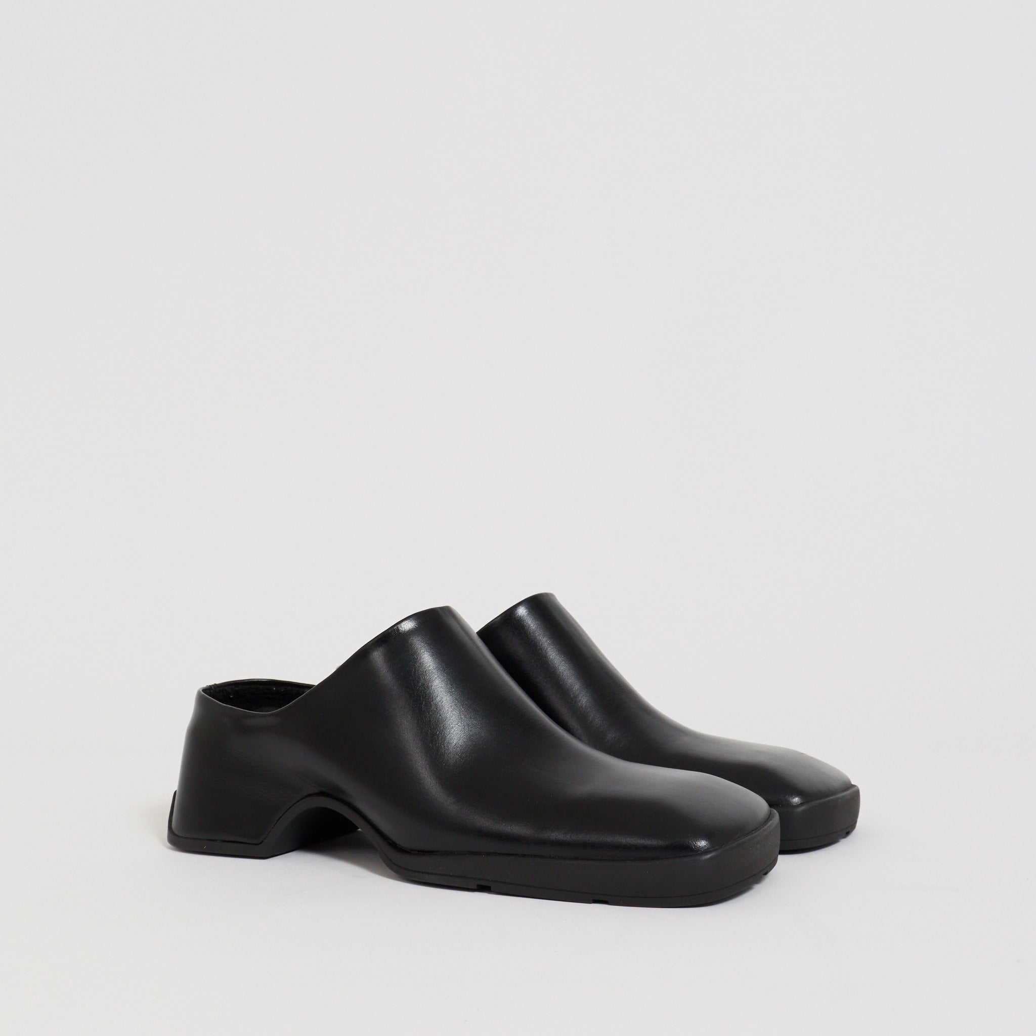 Amoy Black Mules