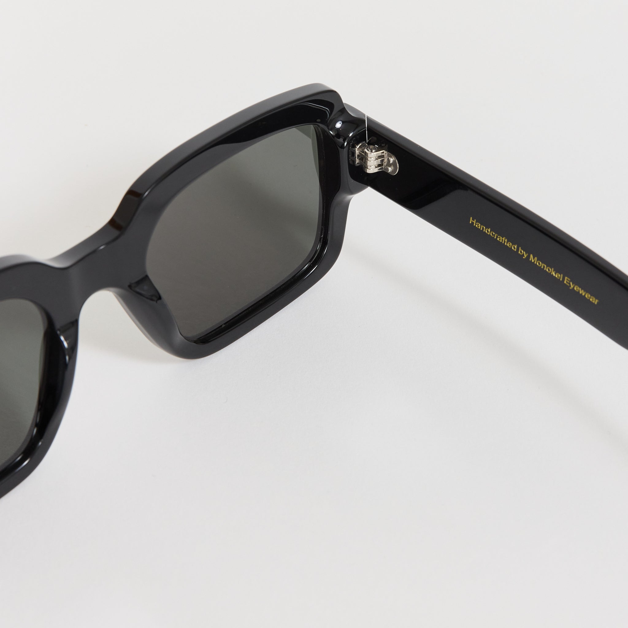Apollo Black | Green Solid Lens