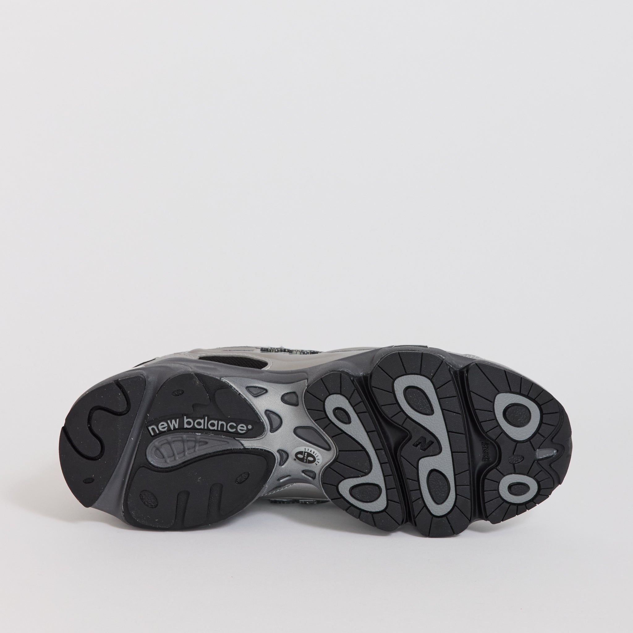 New Balance | M1000EGR Black/Silver Metallic | Maplestore