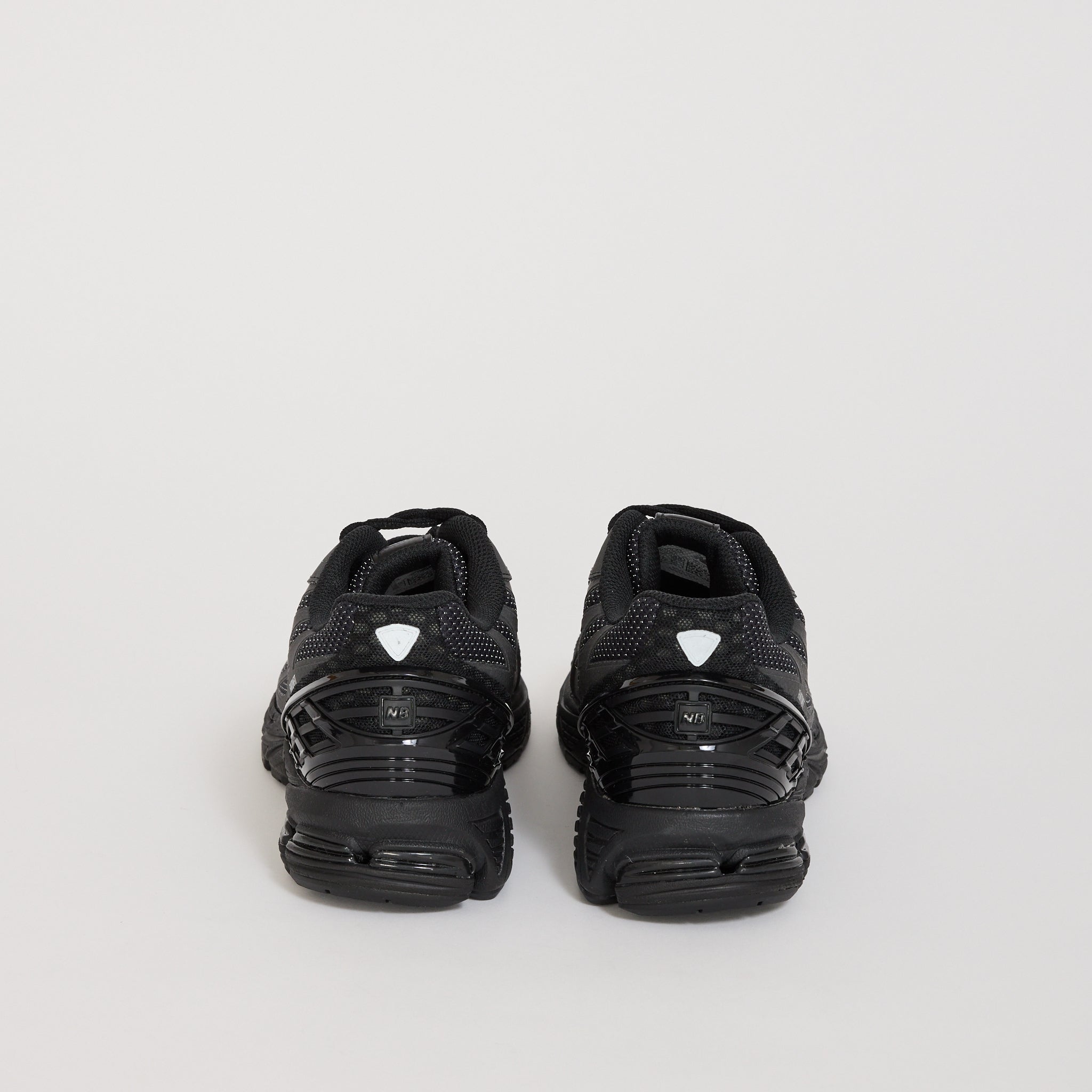 U1906 Black/Silver Metallic