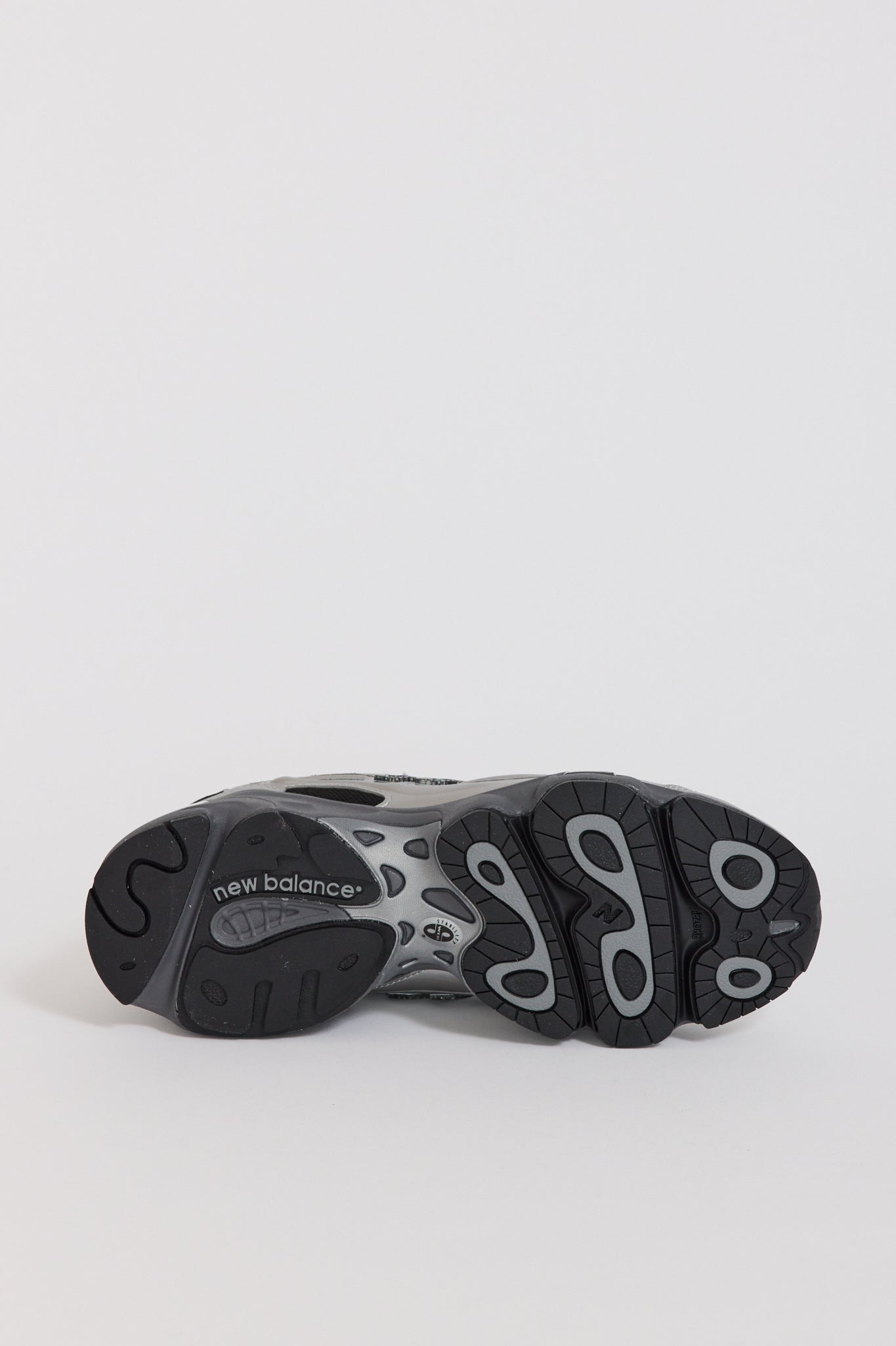 New Balance | M1000EGR Black/Silver Metallic | Maplestore