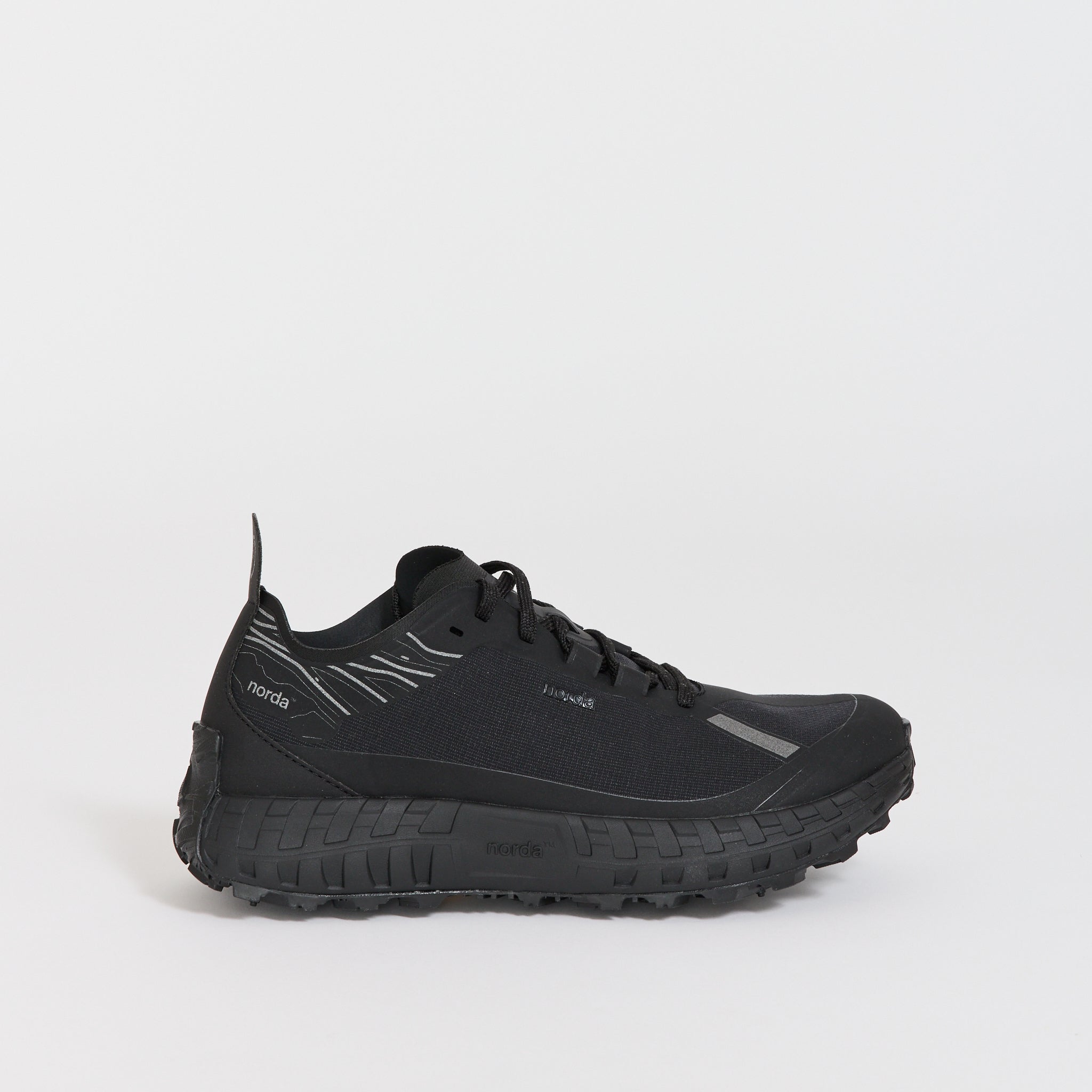 Norda | Norda 001A Stealth Black | Maplestore